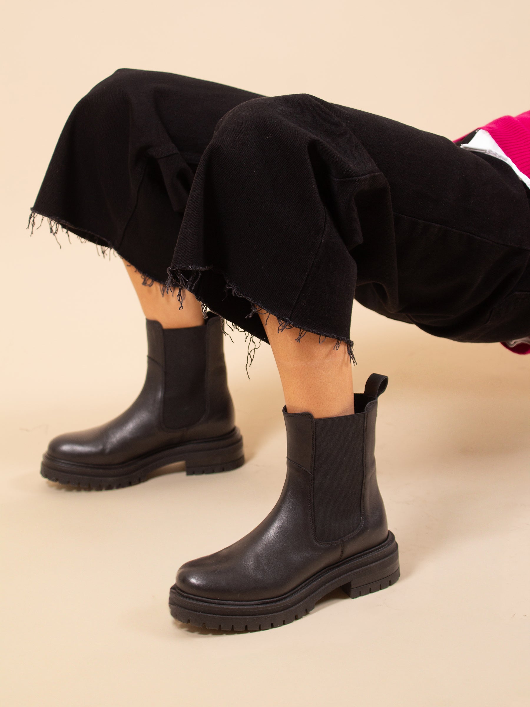 vue portée bottines chelsea crantees cuir noir jules & jenn