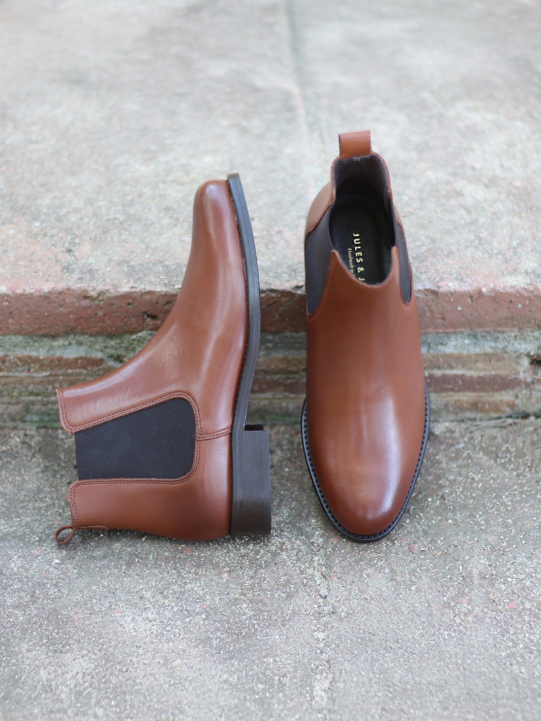 vue posée bottines chelsea plates cuir camel