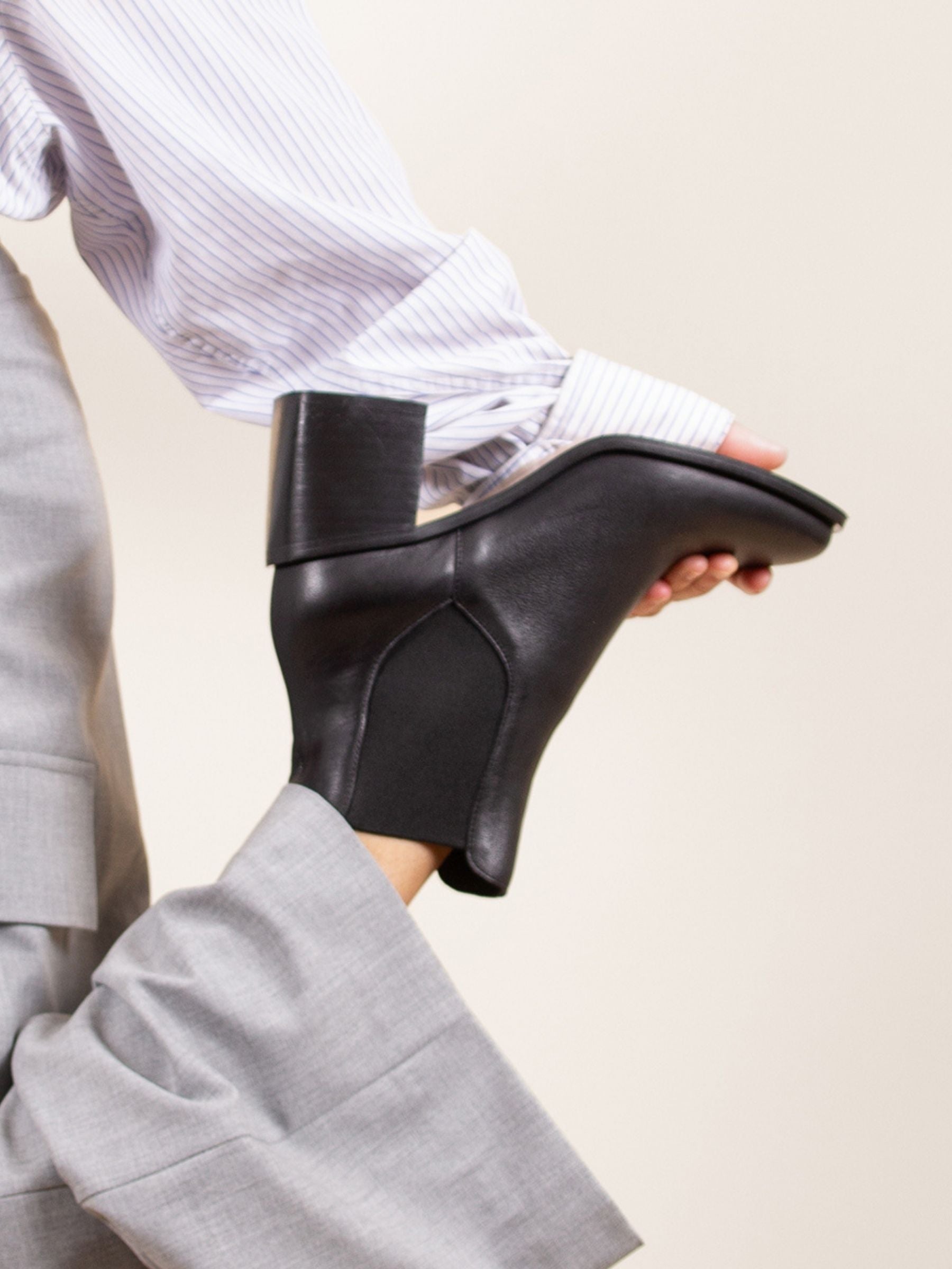 vue portée bottines chelsea talon cuir noir jules jenn
