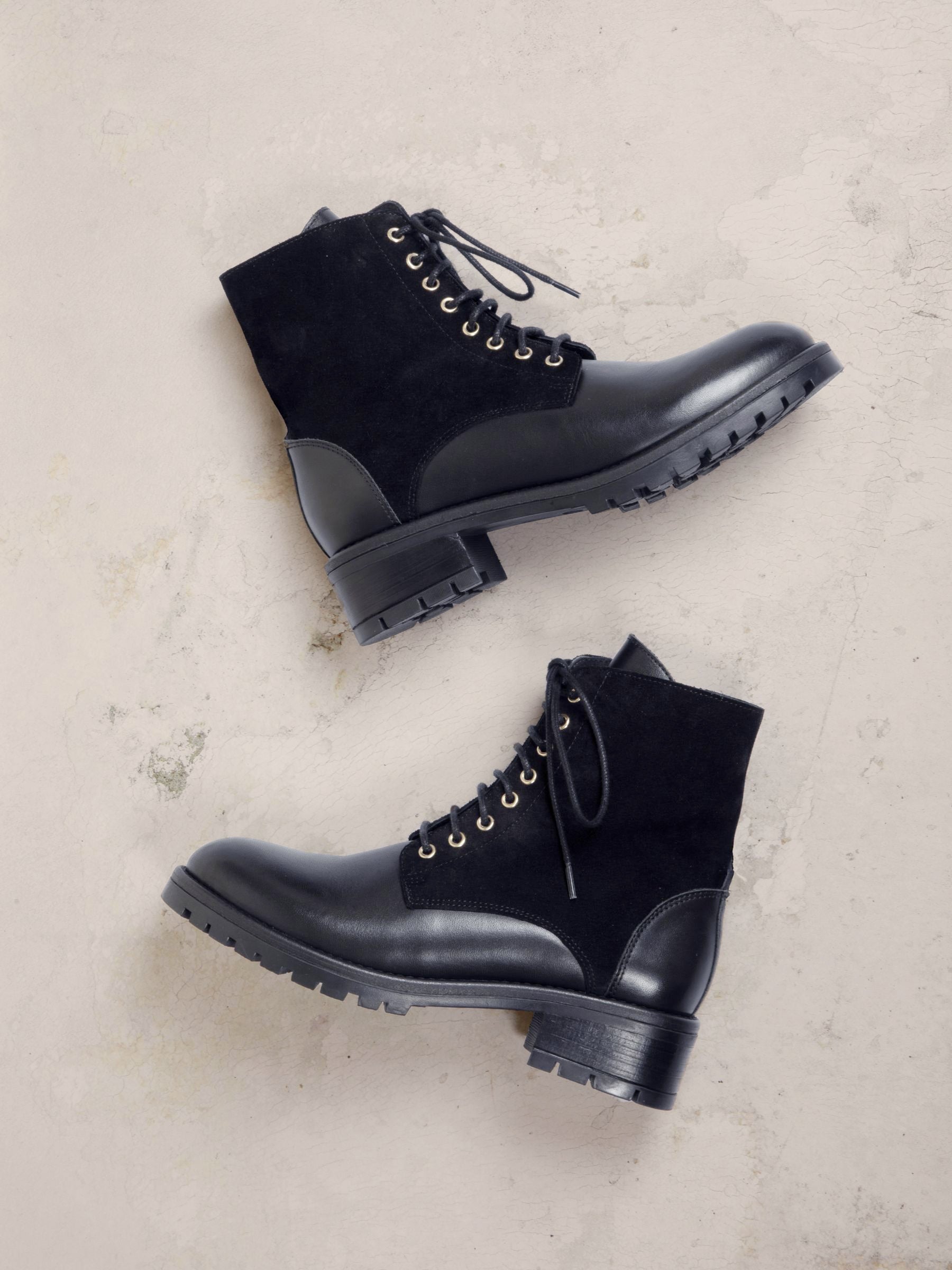 vue posée bottines à lacet cuir noir jules&jenn