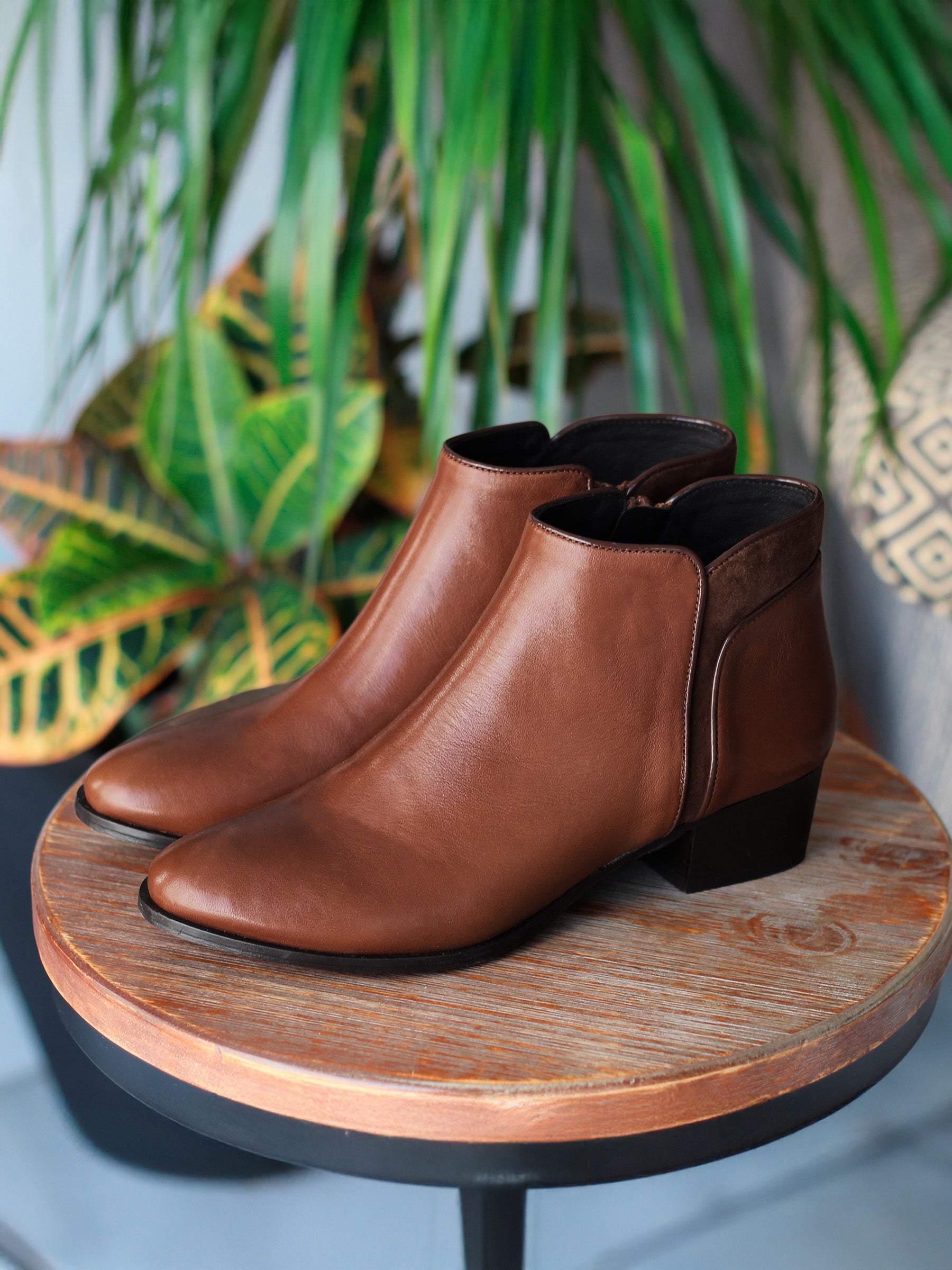 vue posée bottines moyen talon cuir camel jules & jenn