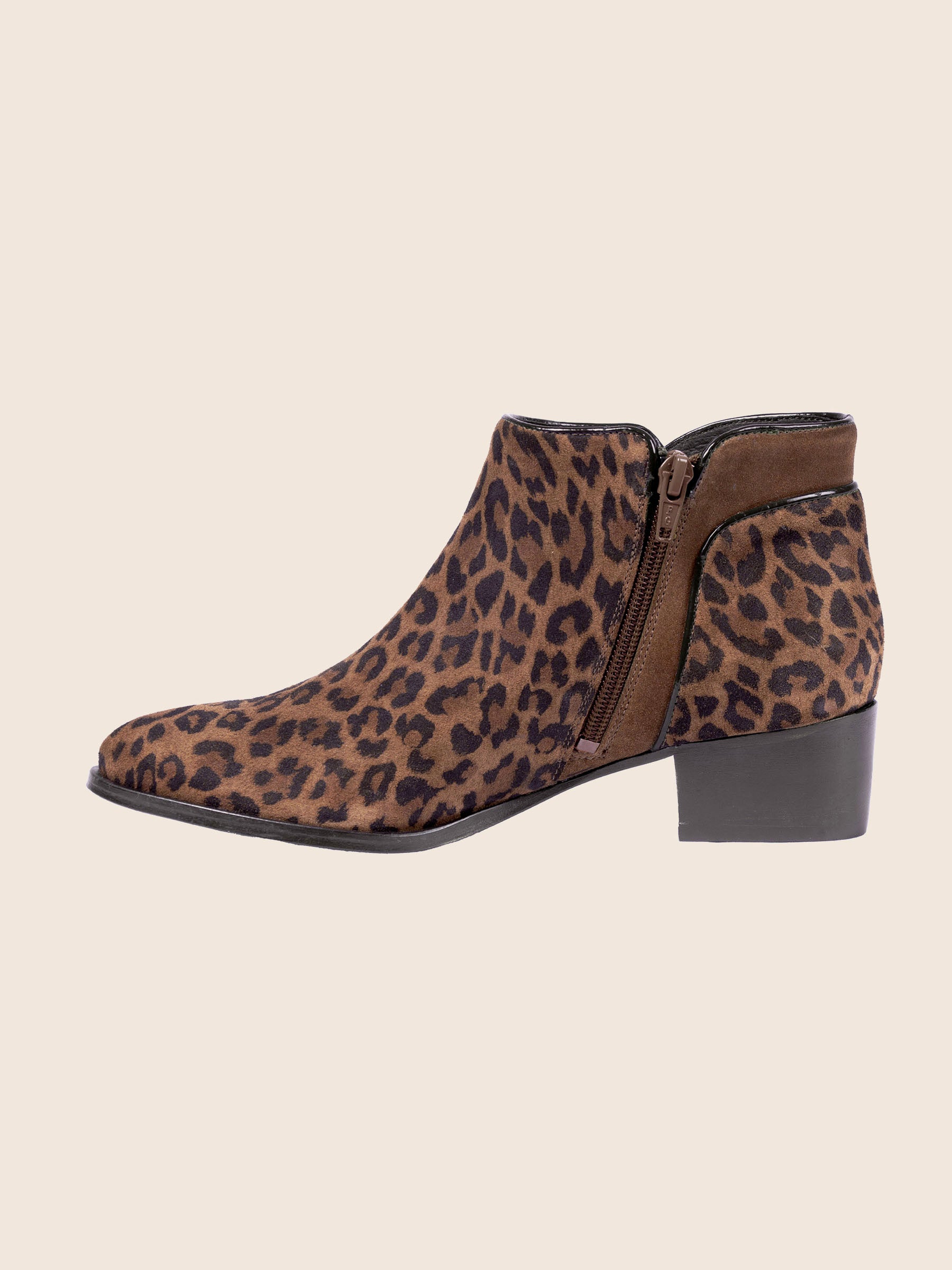 vue interieur bottines moyen talon cuir daim leopard jules jenn
