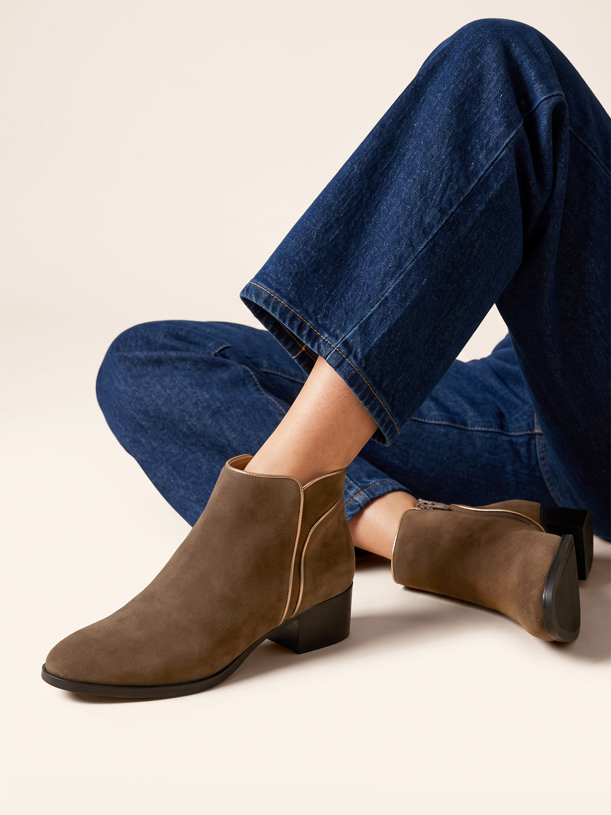 photo vue portee bottines moyen talon cuir daim marron jules jenn