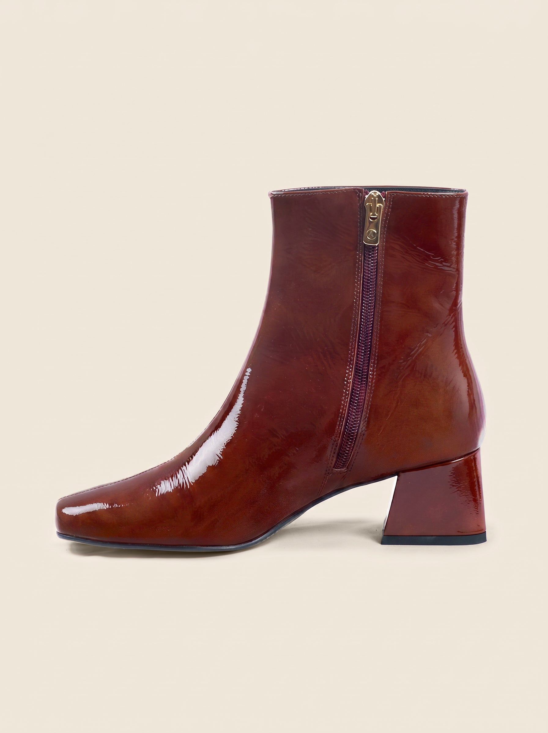 photo vue interrieure bottines moyen talon diane cuir vernis brique jules jenn