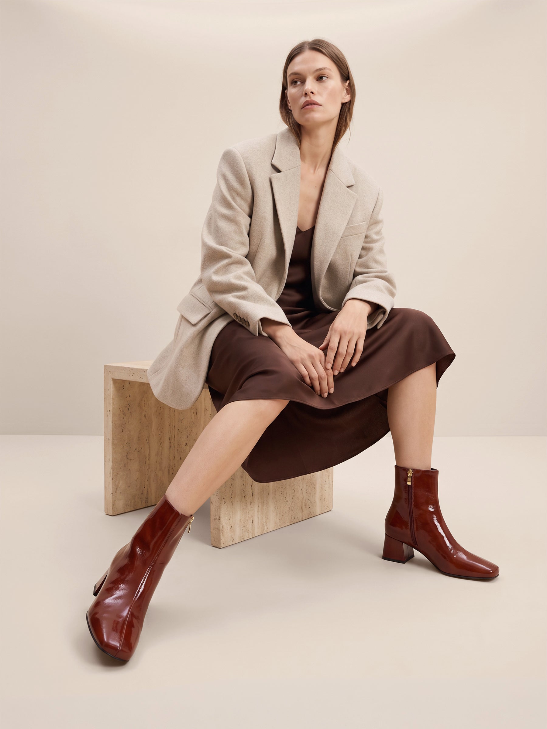 photo vue portee bottines moyen talon diane cuir vernis brique jules jenn
