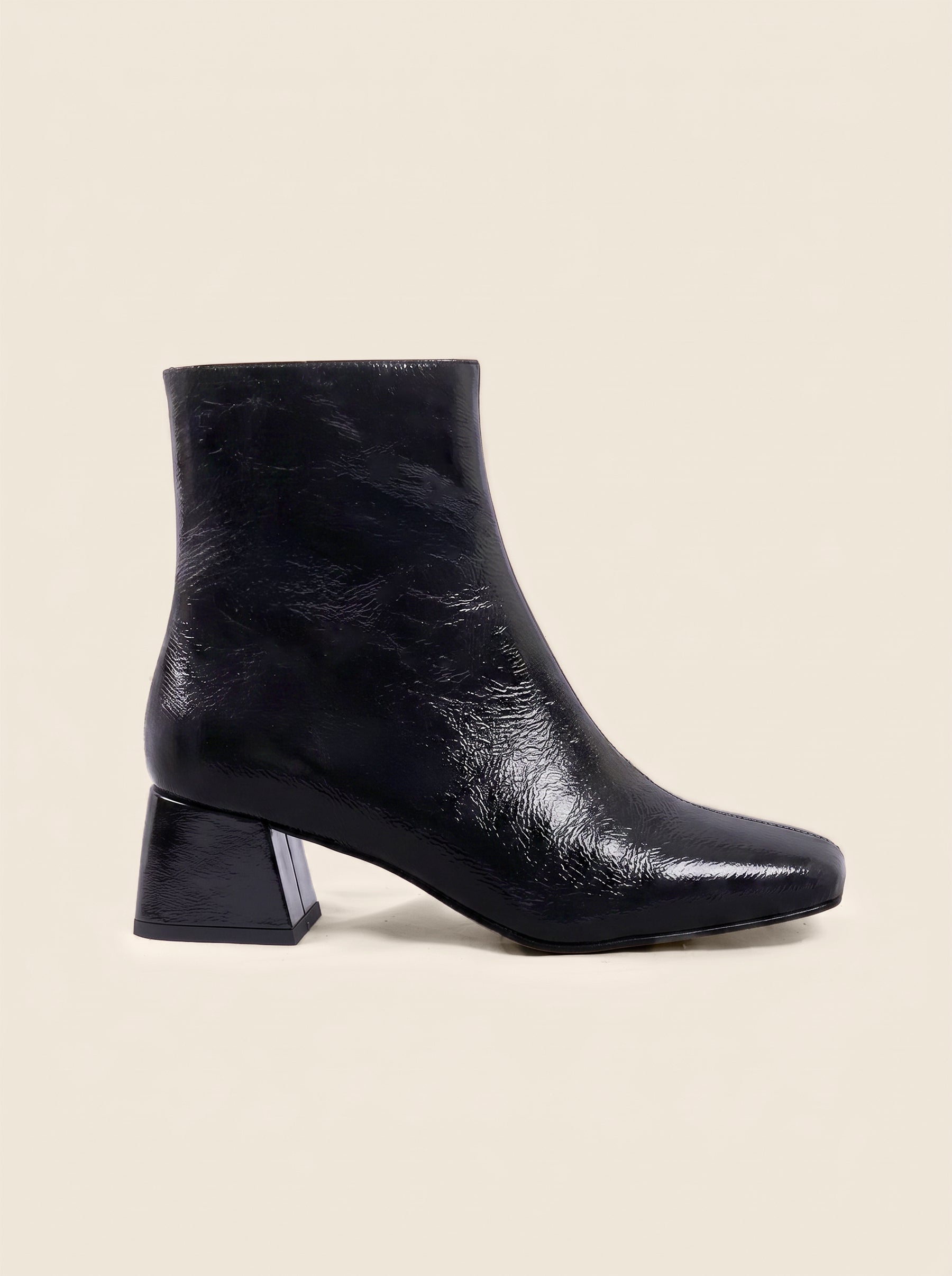 photo vue profil bottines moyen talon diane cuir vernis noir jules jenn