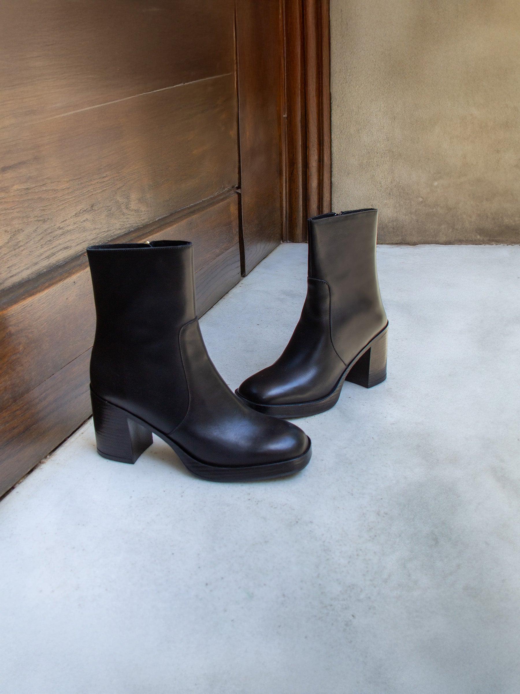 vue posée bottines plateforme cuir noir jules jenn