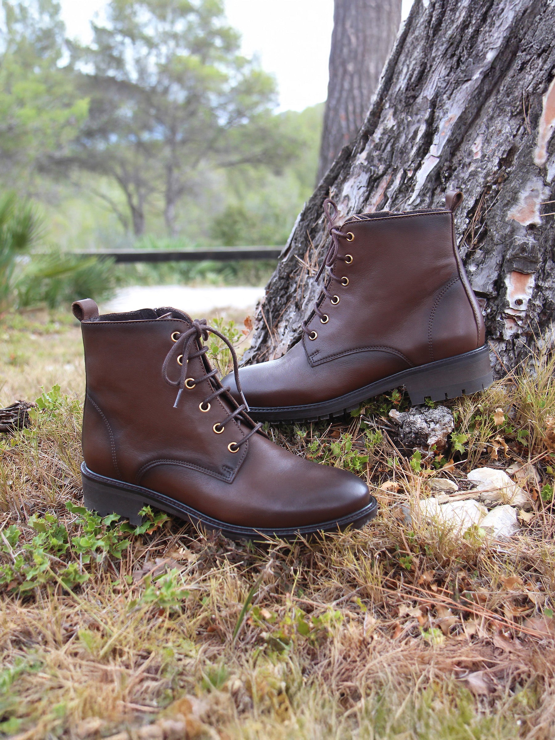 vue posée bottines plates à lacet cuir marron jules & jenn