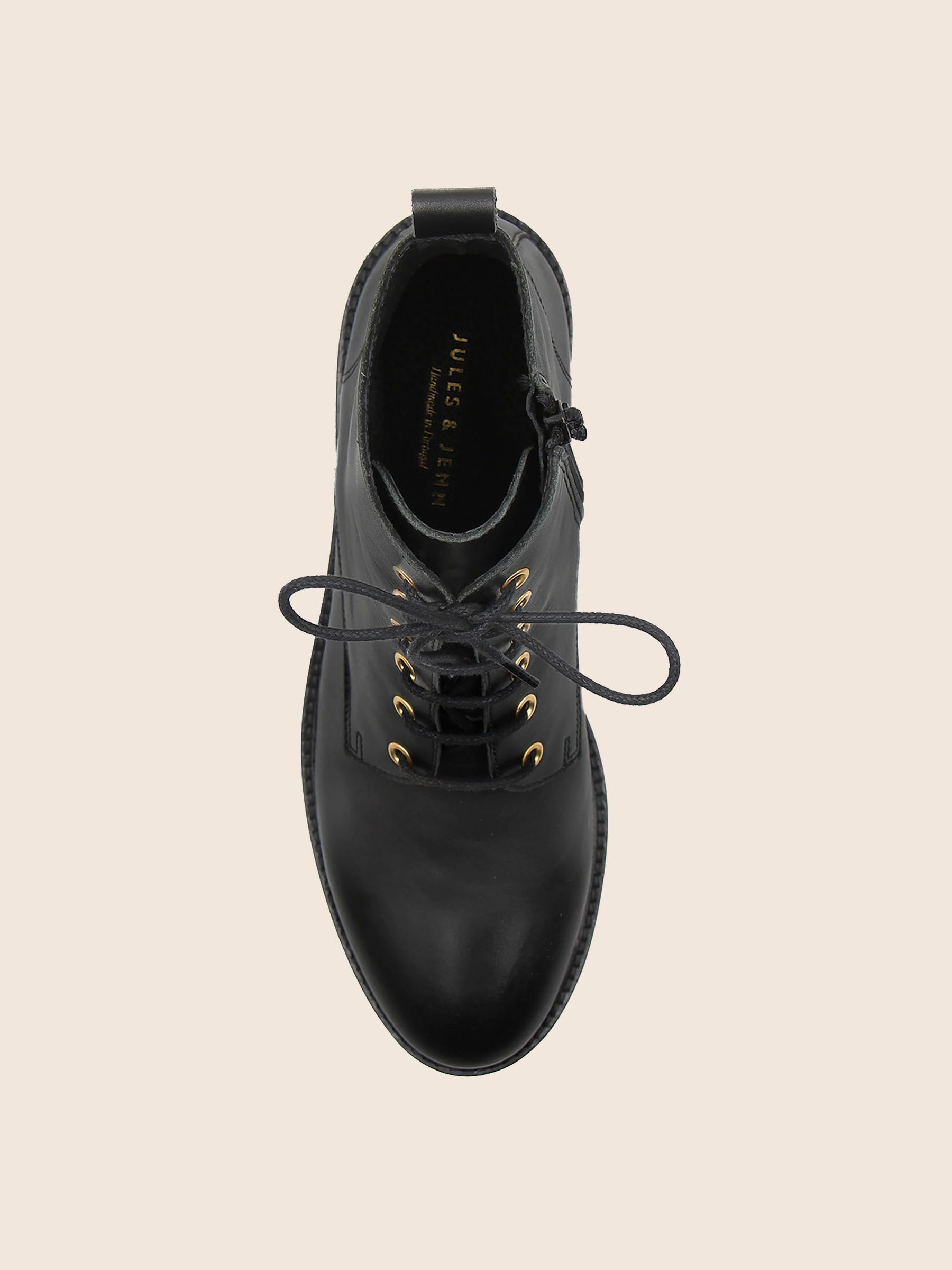 vue dessus bottines plates a lacets cuir noir jules & jenn