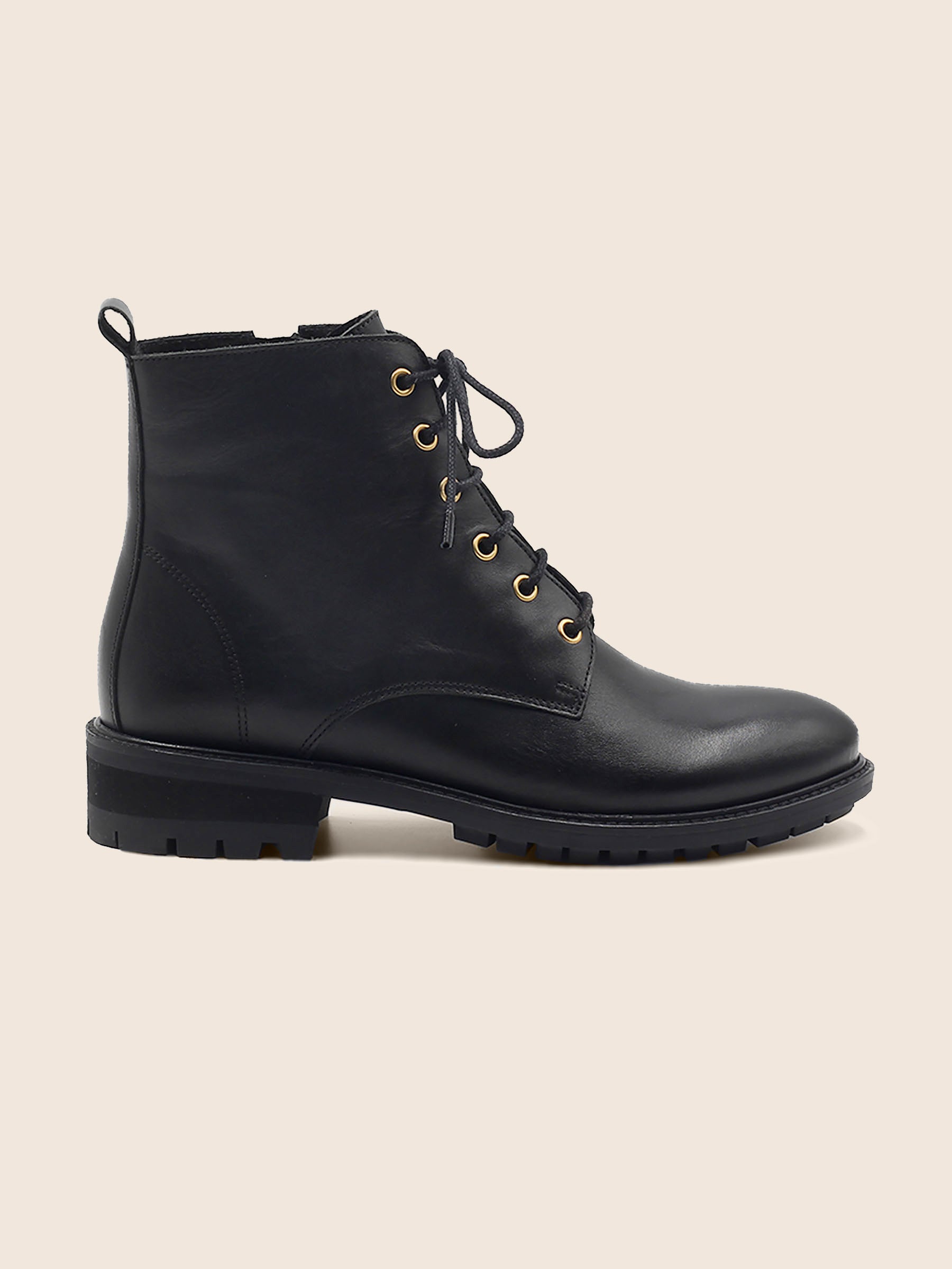 vue posée bottines plates a lacets cuir noir jules & jenn