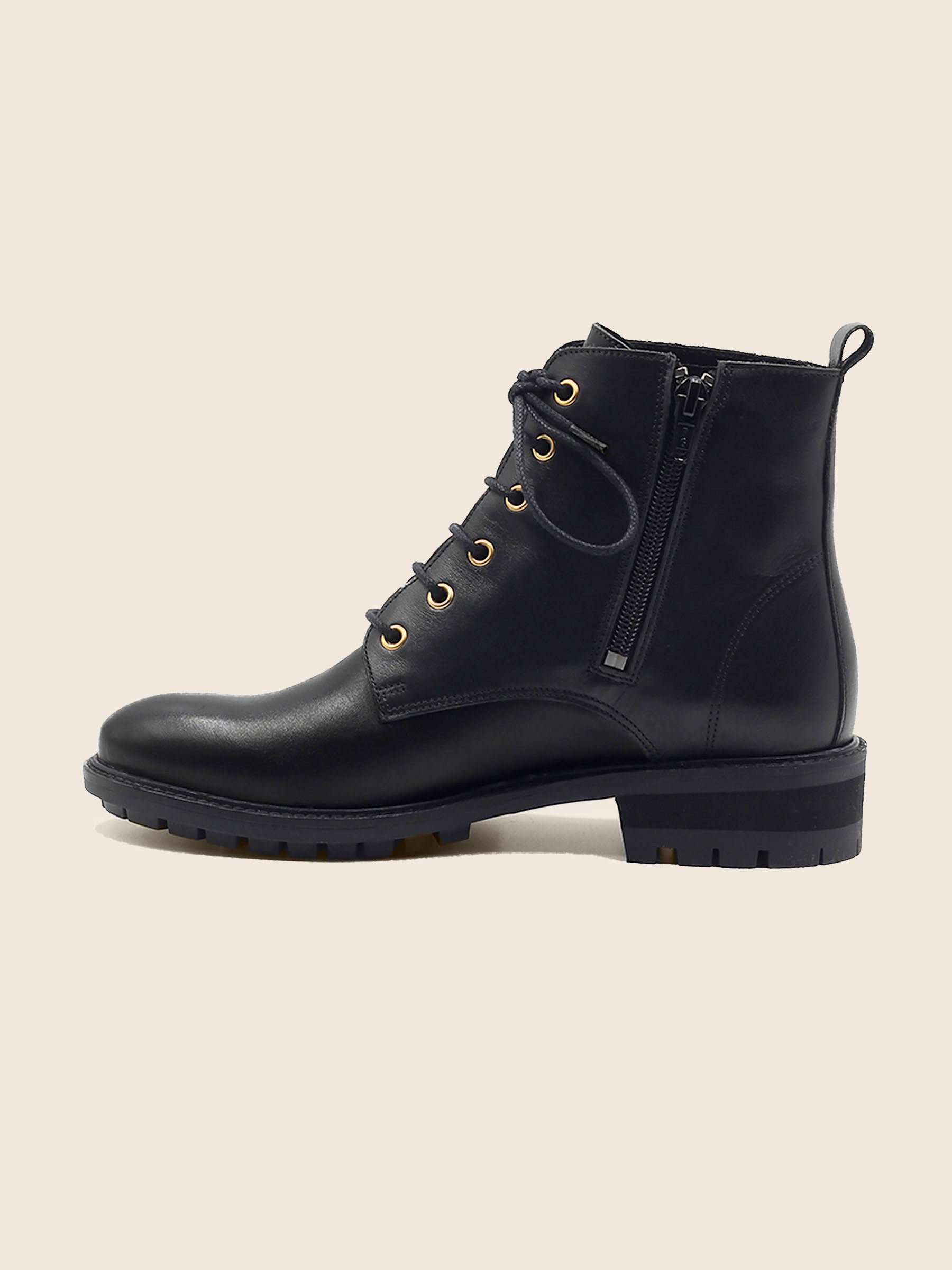 vue interieur bottines plates a lacets cuir noir jules & jenn
