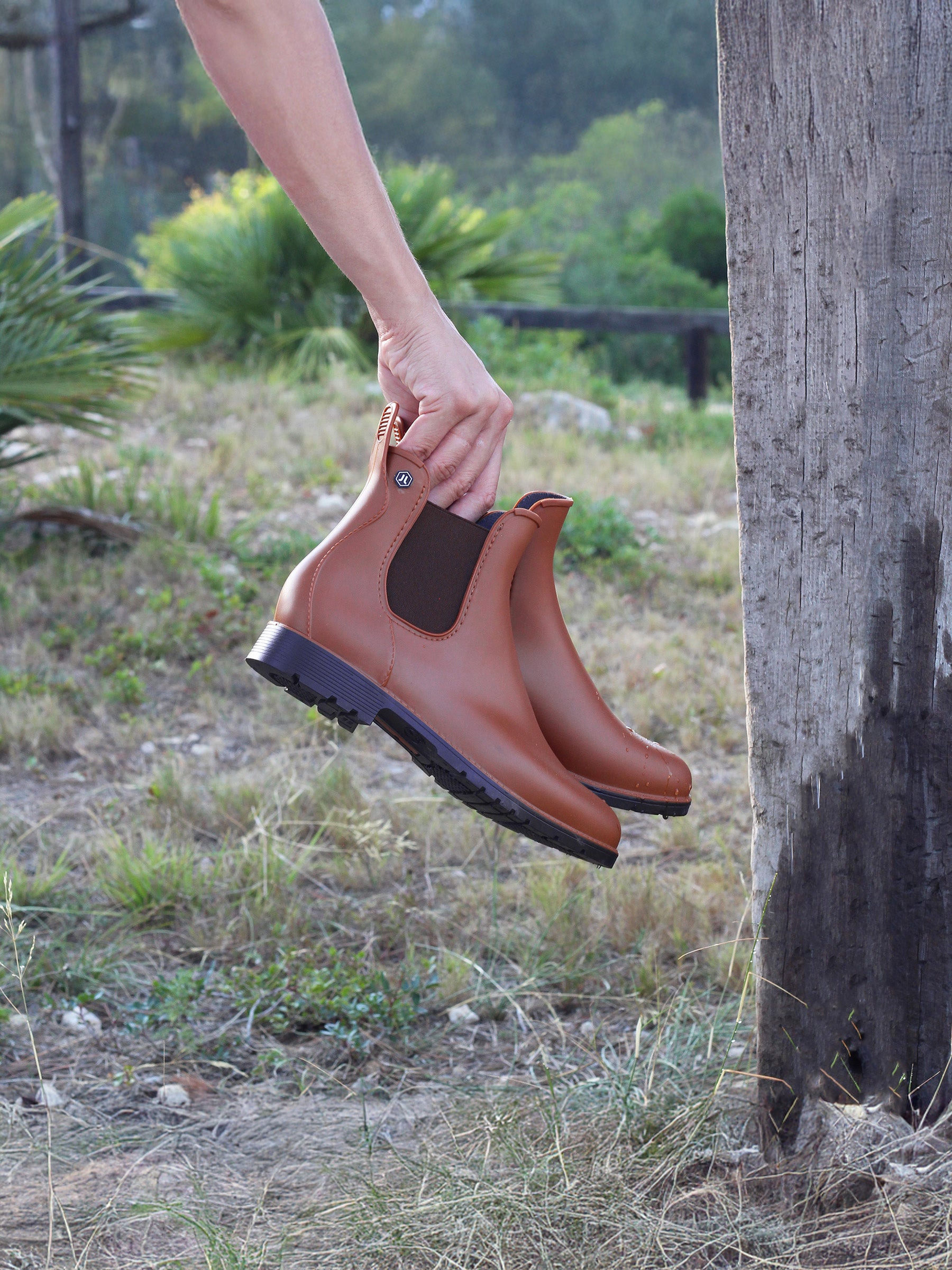 vue posee 2 bottines pluie caoutchouc camel jules jenn