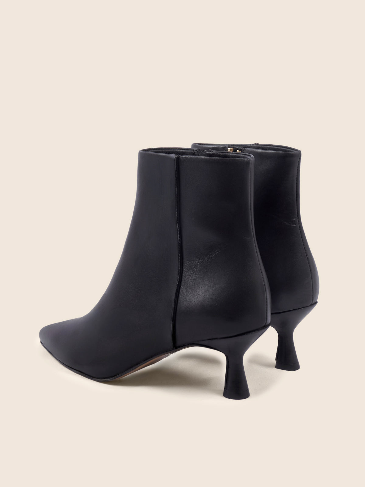 vue arriere bottines pointues petit talon isaure cuir noir jules jenn