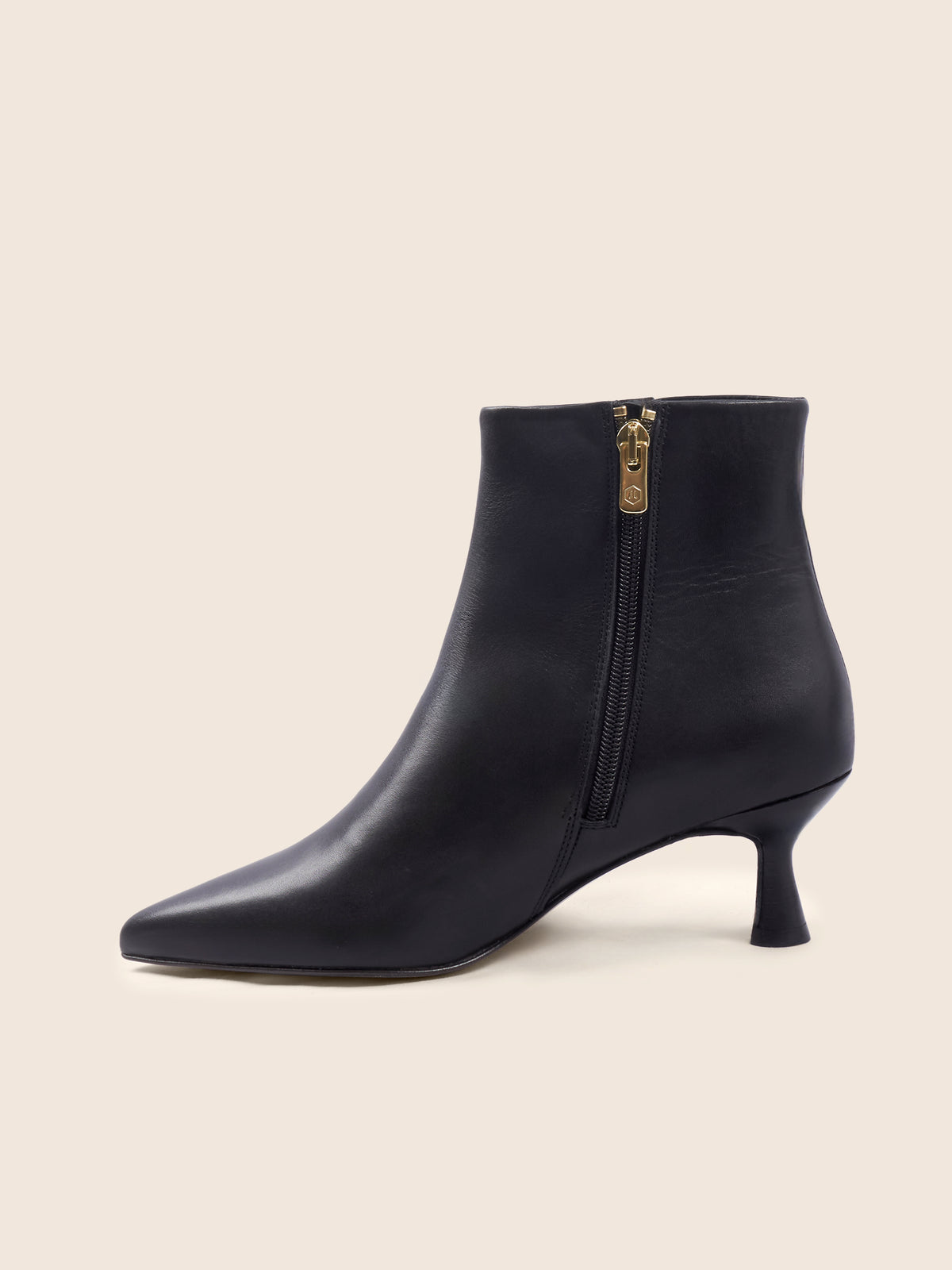 vue interieure bottines pointues petit talon isaure cuir noir jules jenn