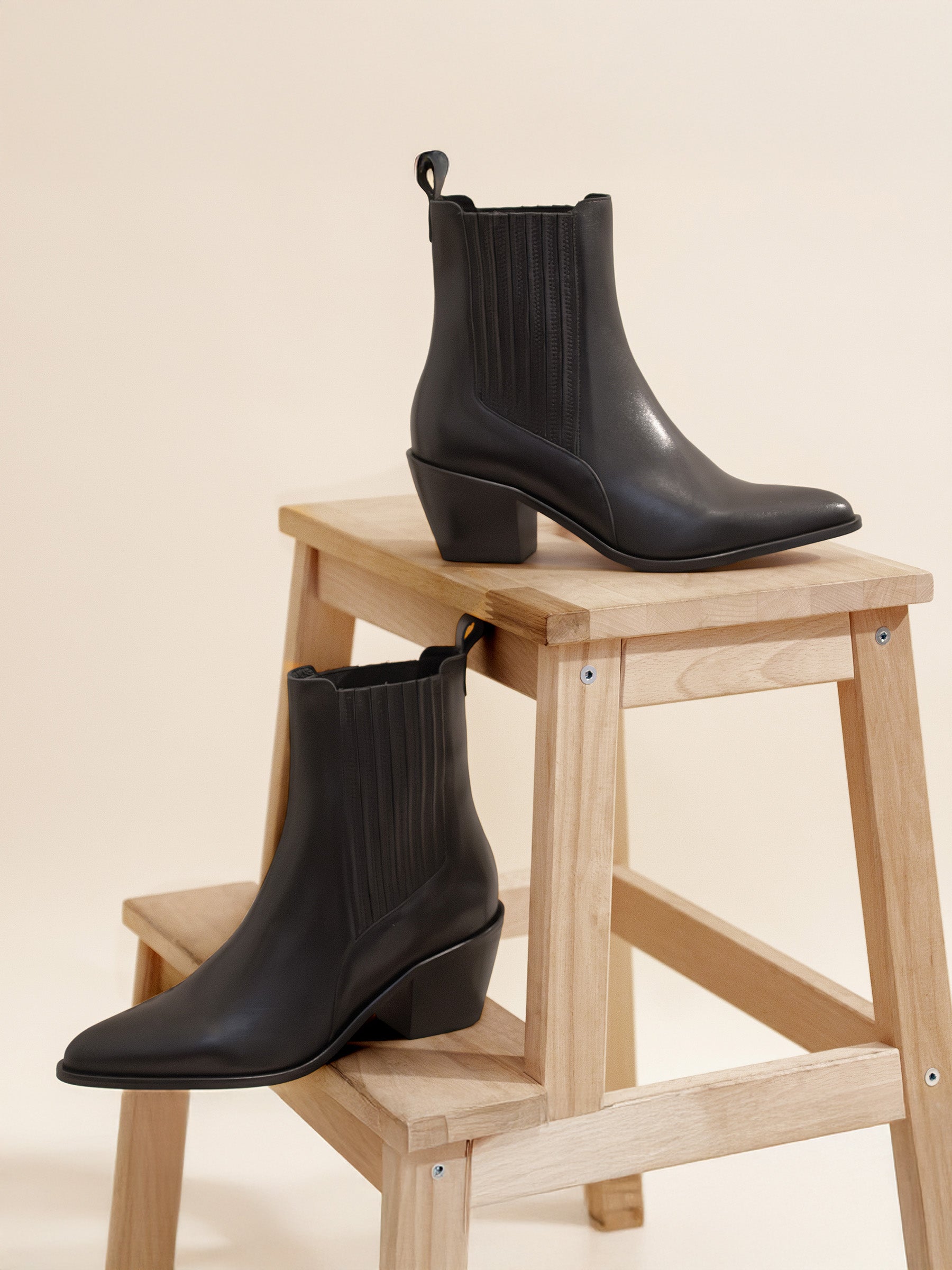 vue posée bottines santiag cuir noir jules jenn