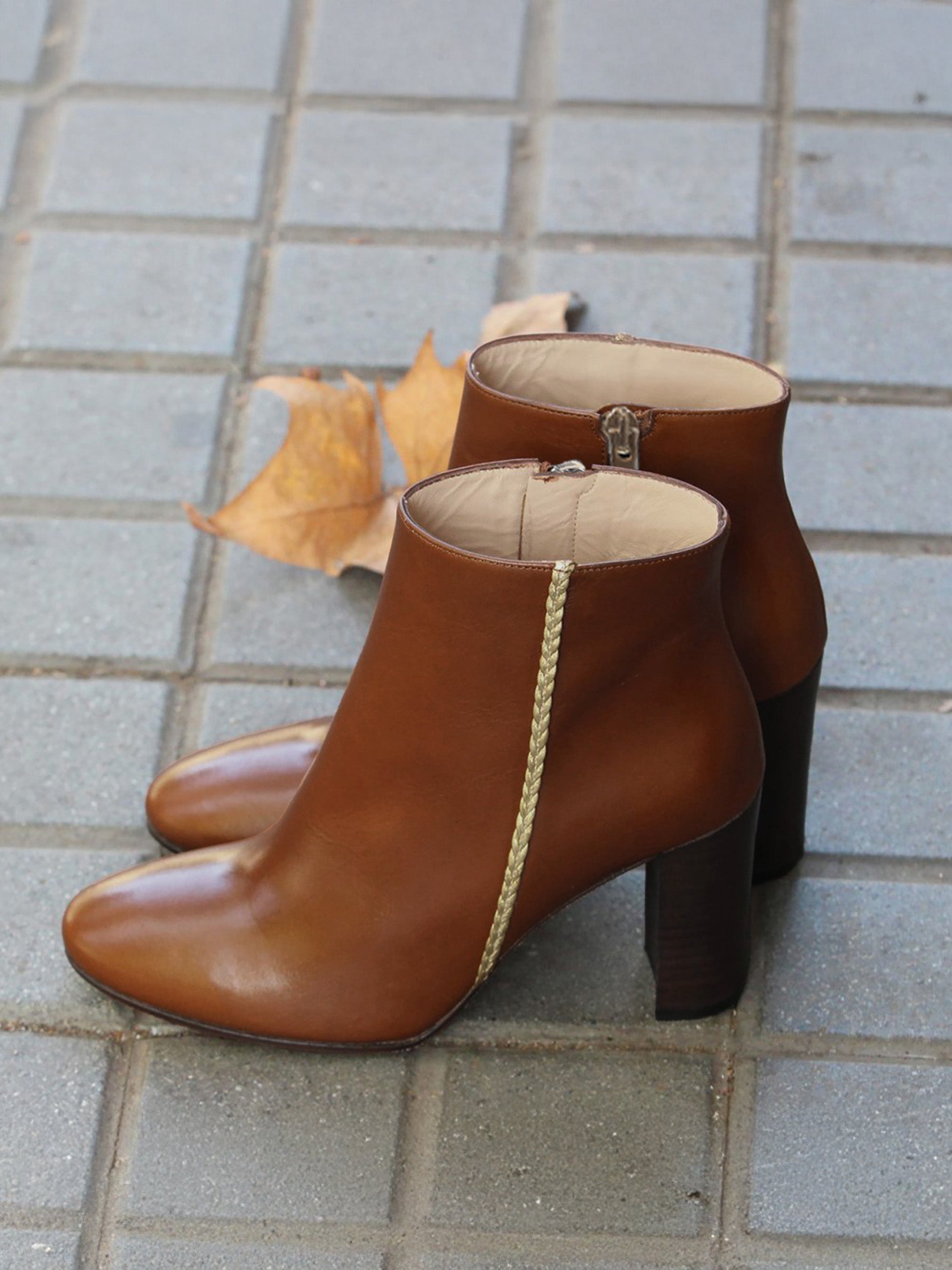 vue posée bottines talon cuir marron clair posées jules & jenn