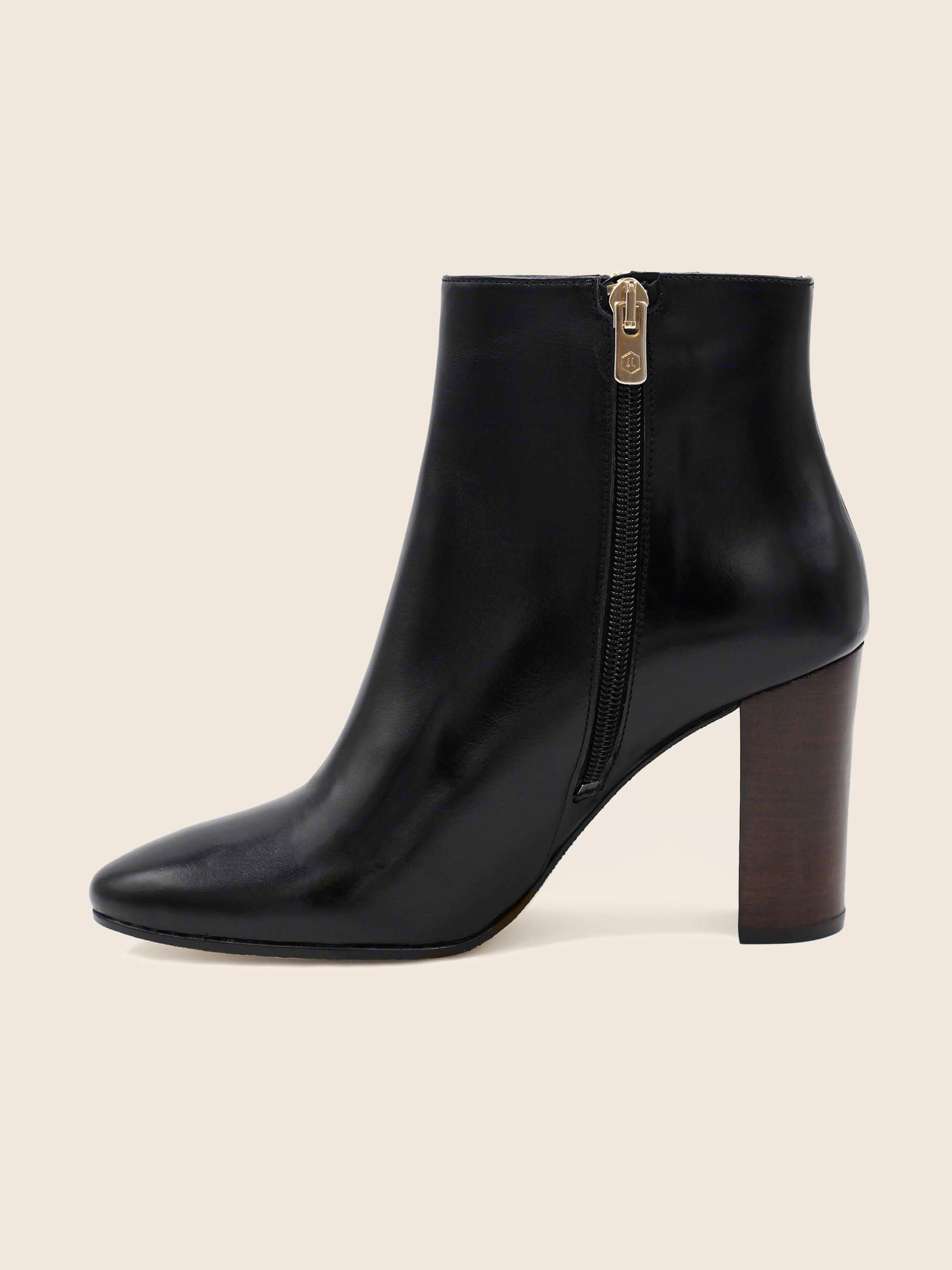 vue poséee bottines talon cuir noir jules & jenn