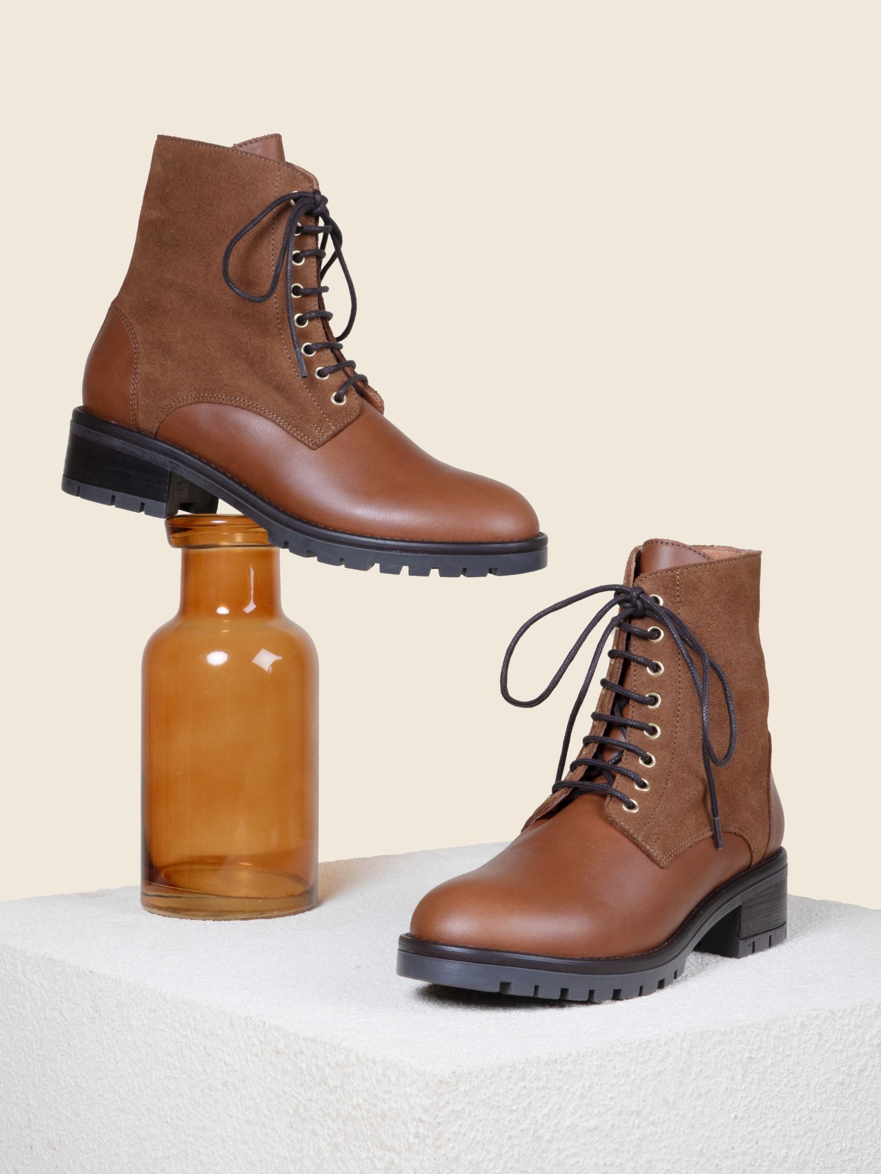 vue posée bottines à lacet cuir camel jules&jenn
