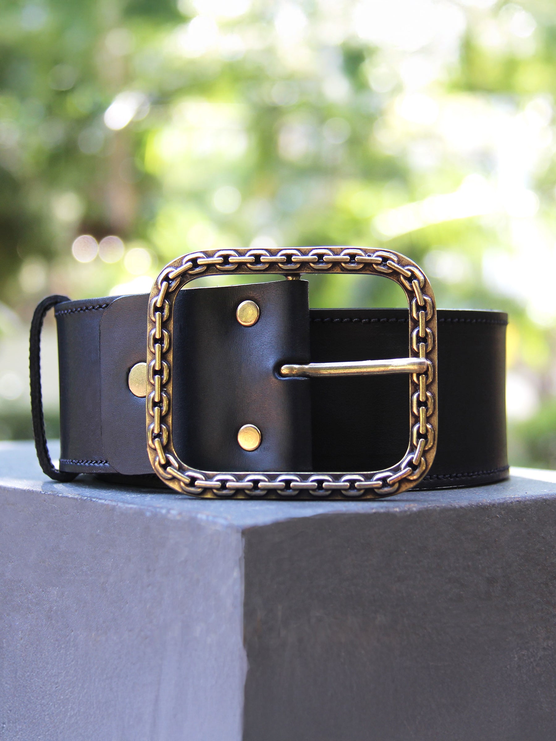 vue posée ceinture bijou cuir noir jules & jenn