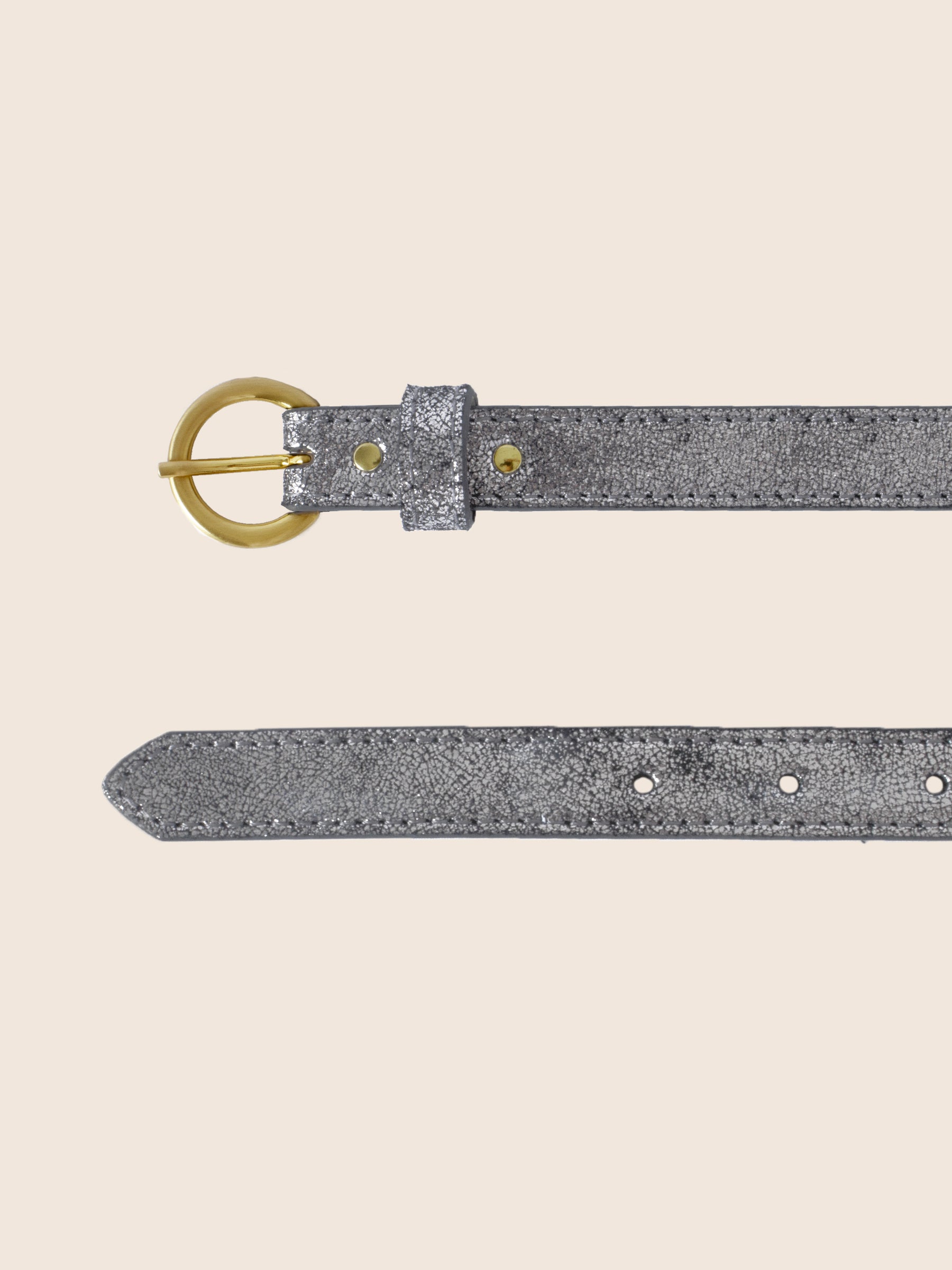 vue dessus ceinture boucle or cuir argenté métallisé