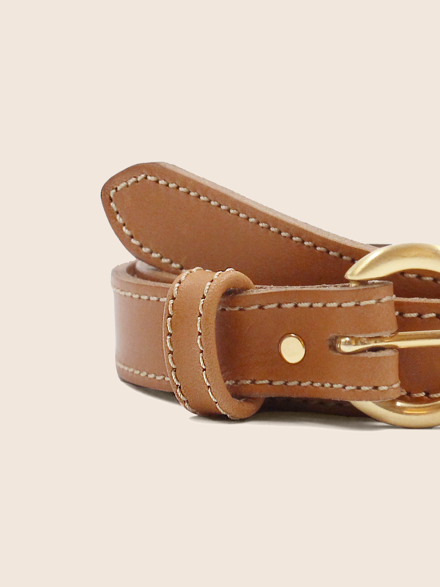 vue serree ceinture boucle d'or cuir camel jules jenn