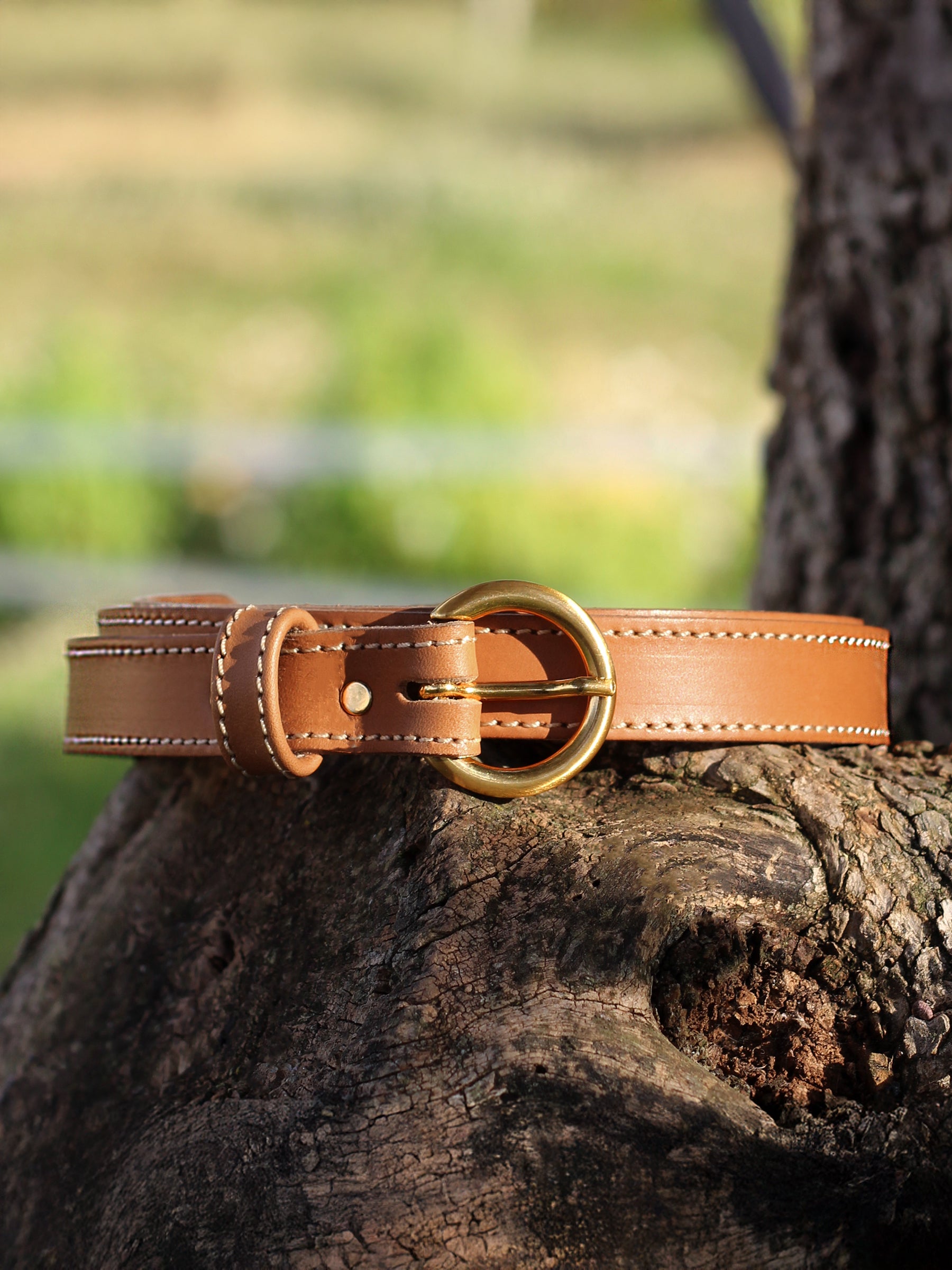 vue posée ceinture boucle d'or femme cuir camel jules jenn