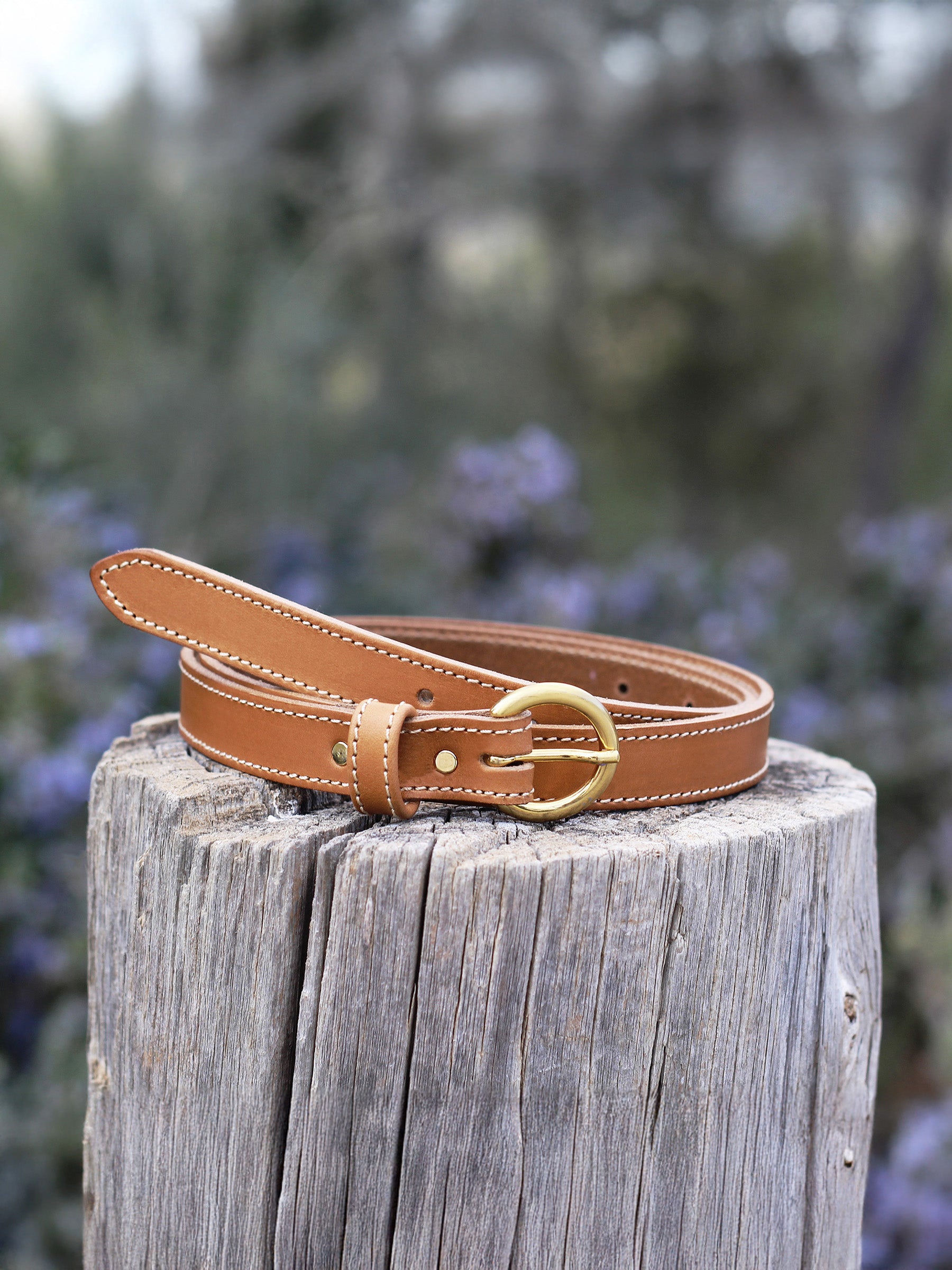 vue posée ceinture boucle d'or cuir camel jules jenn