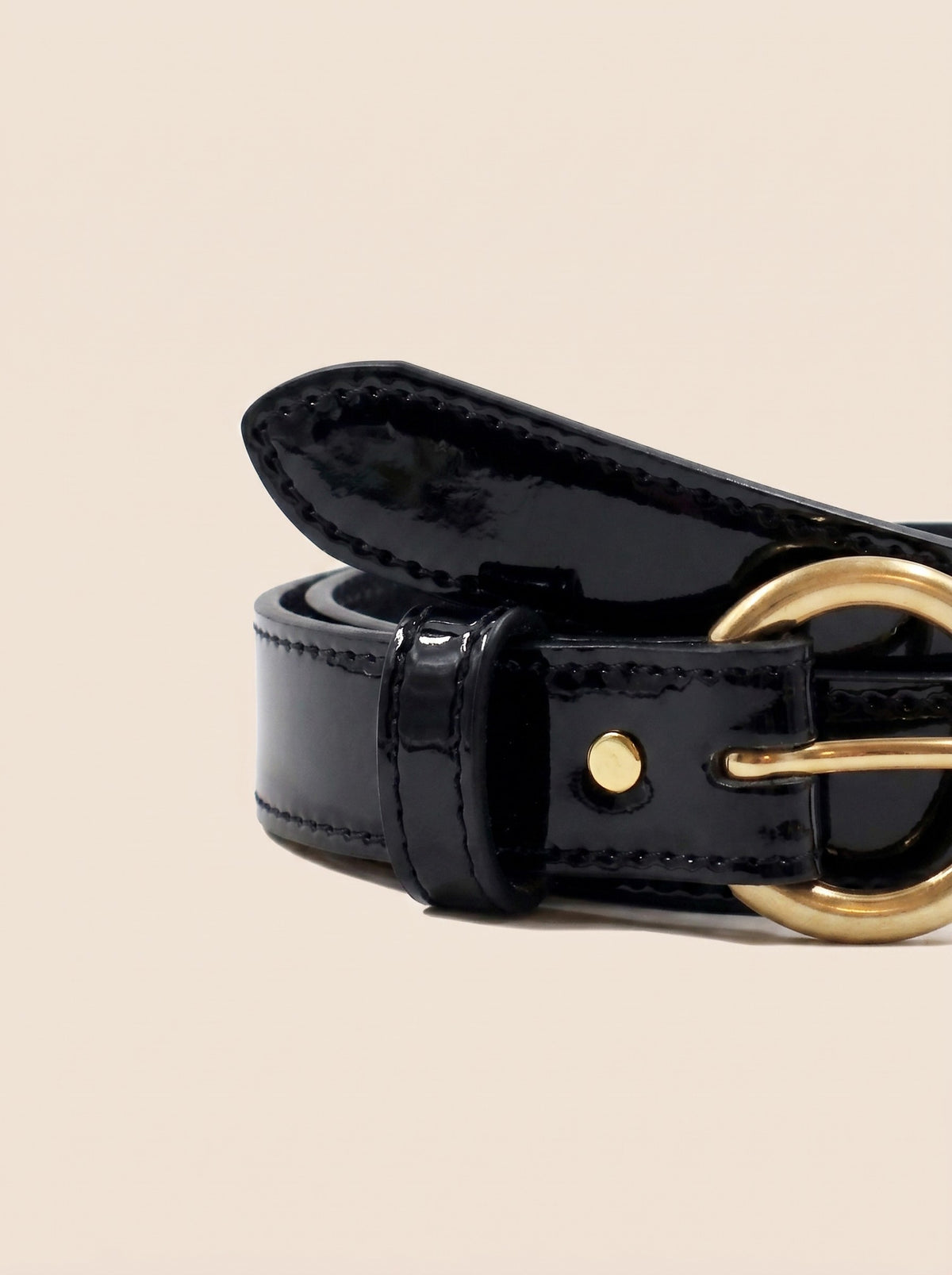 photo vue détail ceinture boucle d'or cuir vernis noir jules jenn