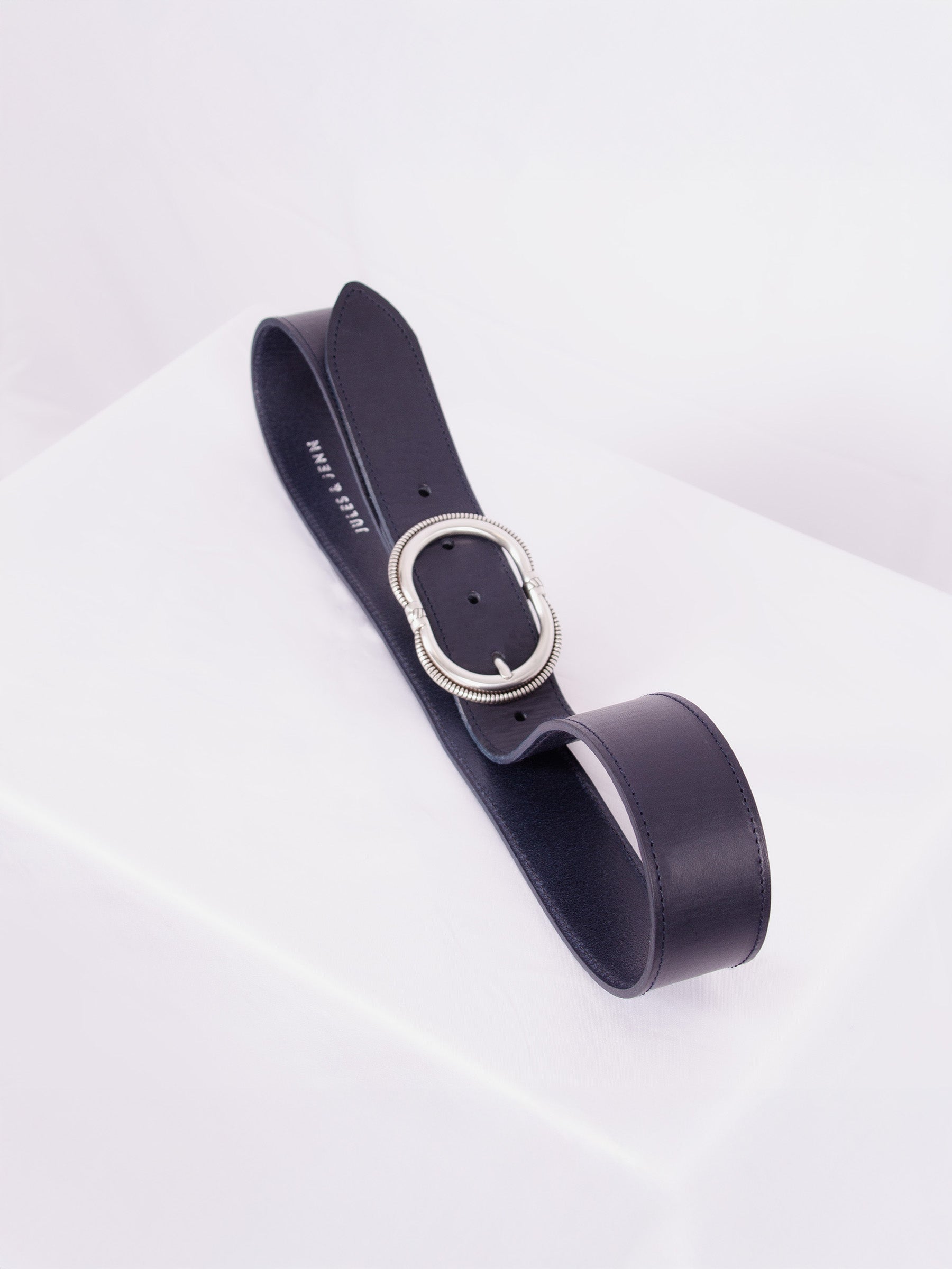 vue posée ceinture camargue cuir bleu jules jenn