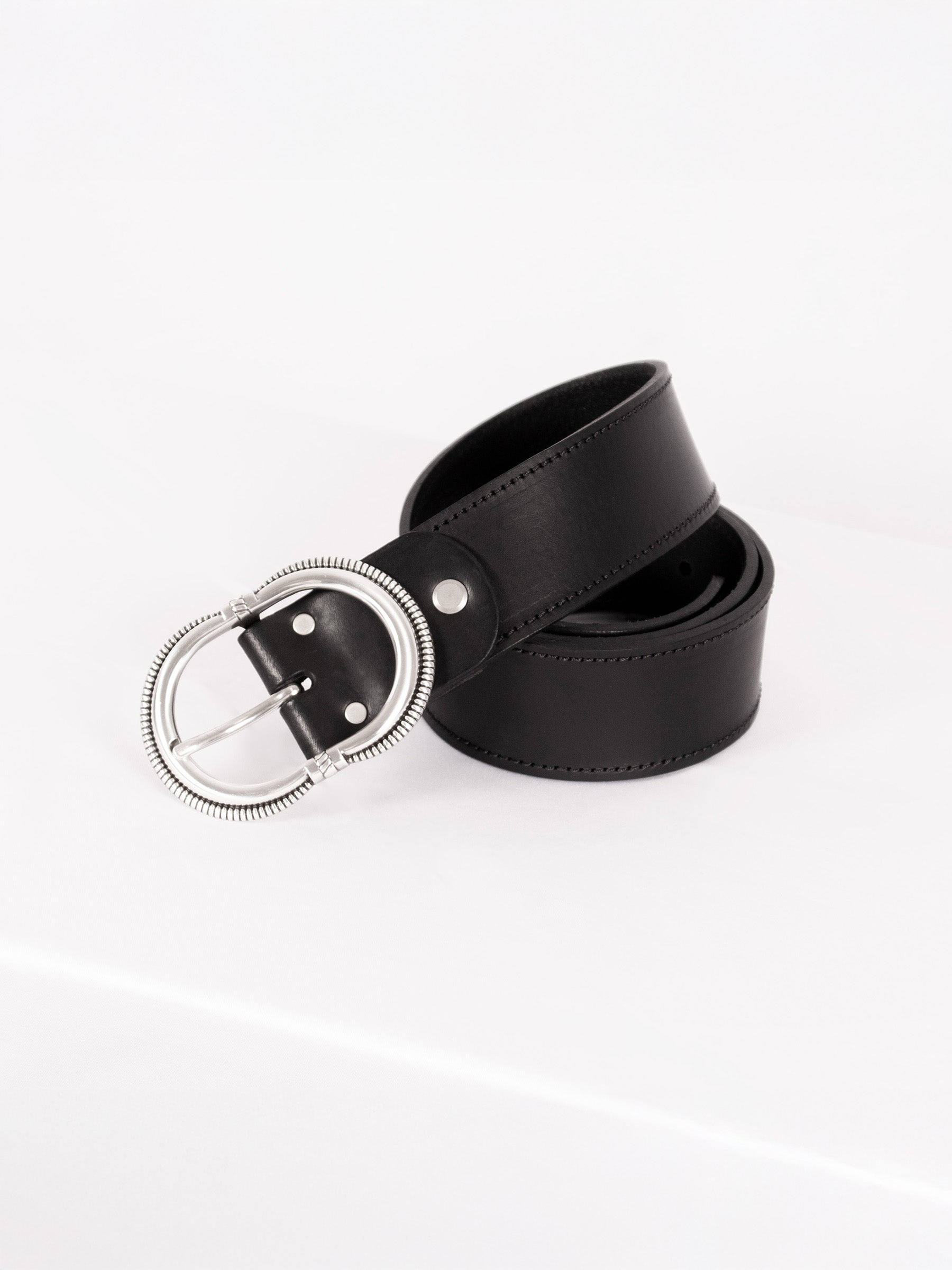 vue posée ceinture camargue cuir noir jules jenn