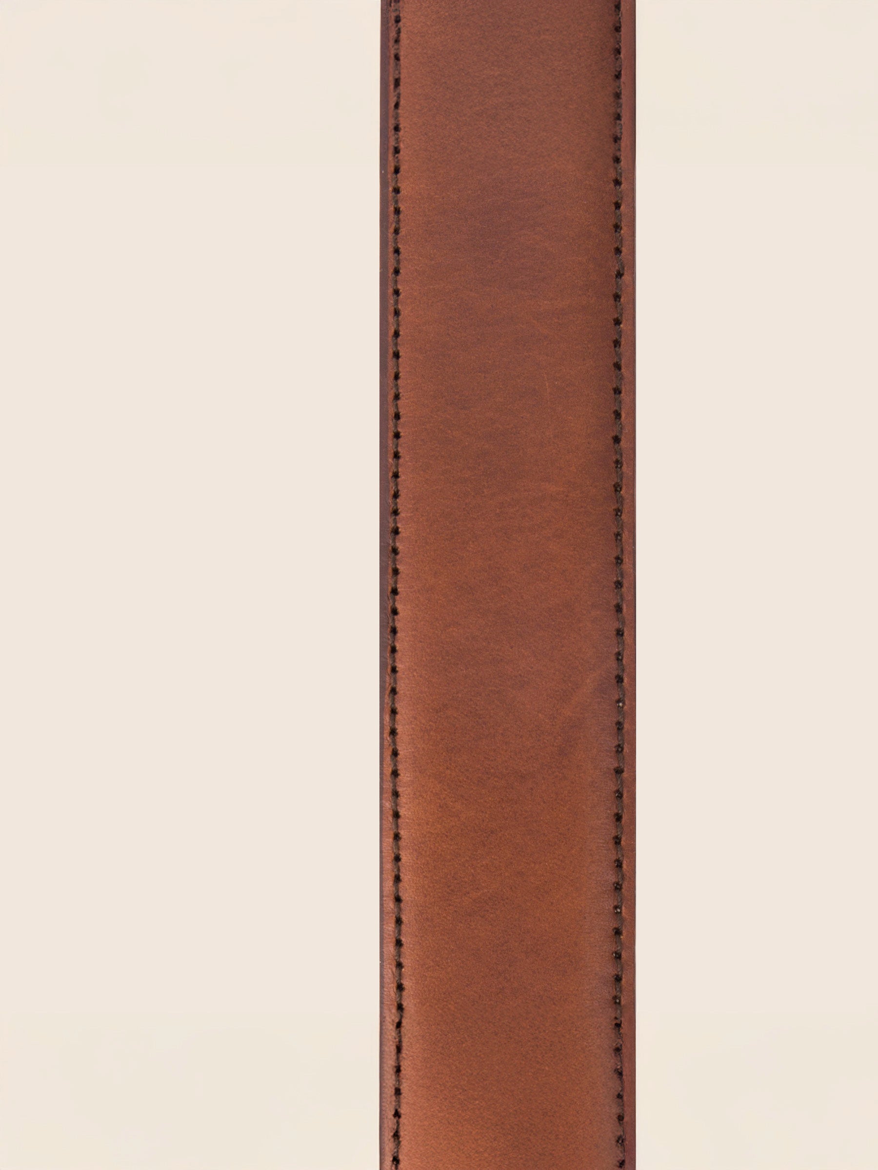 gros plan ceinture homme cuir cognac classique fabriquee en France