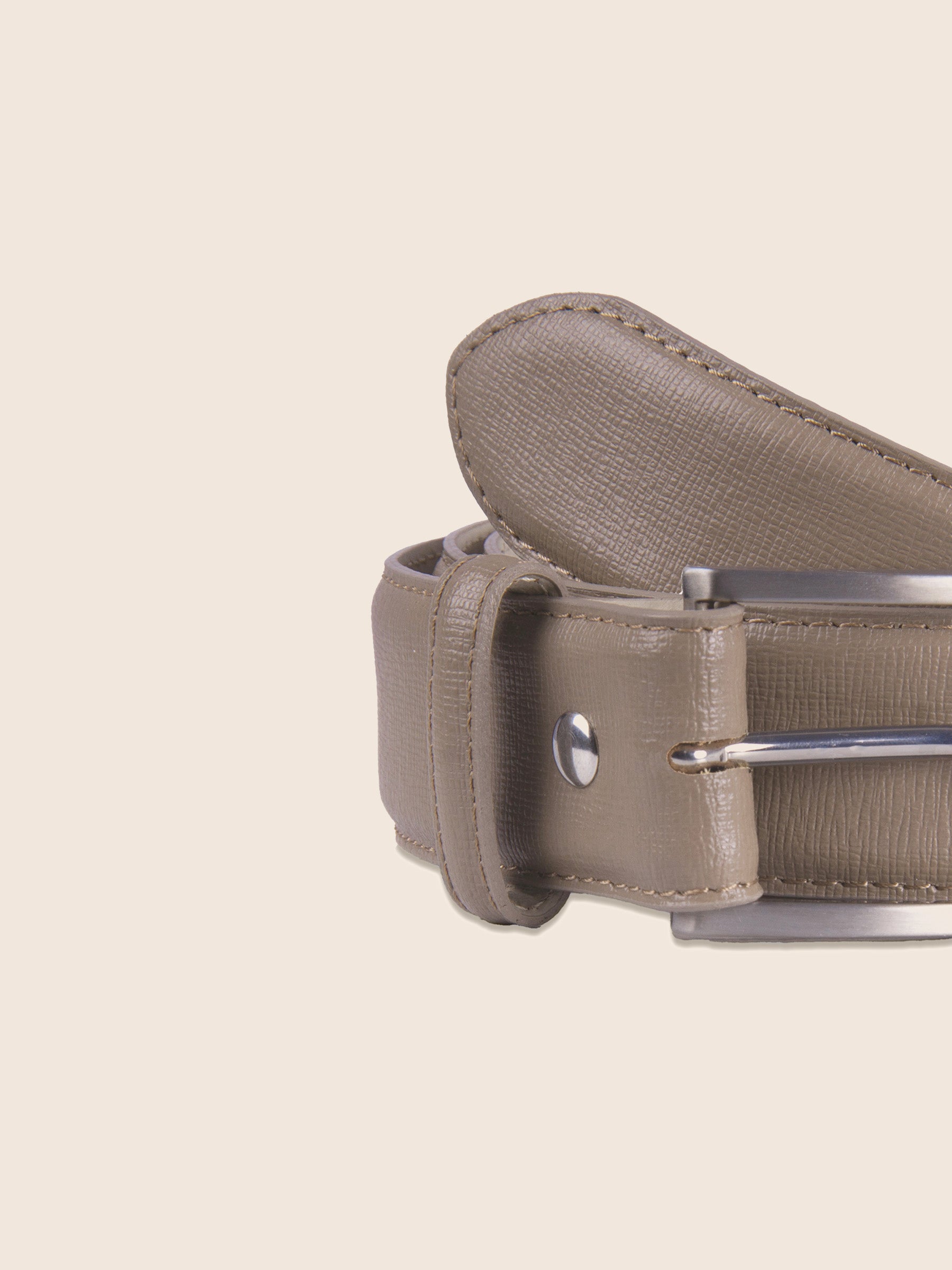gros plan ceinture classique cuir grave taupe jules jenn