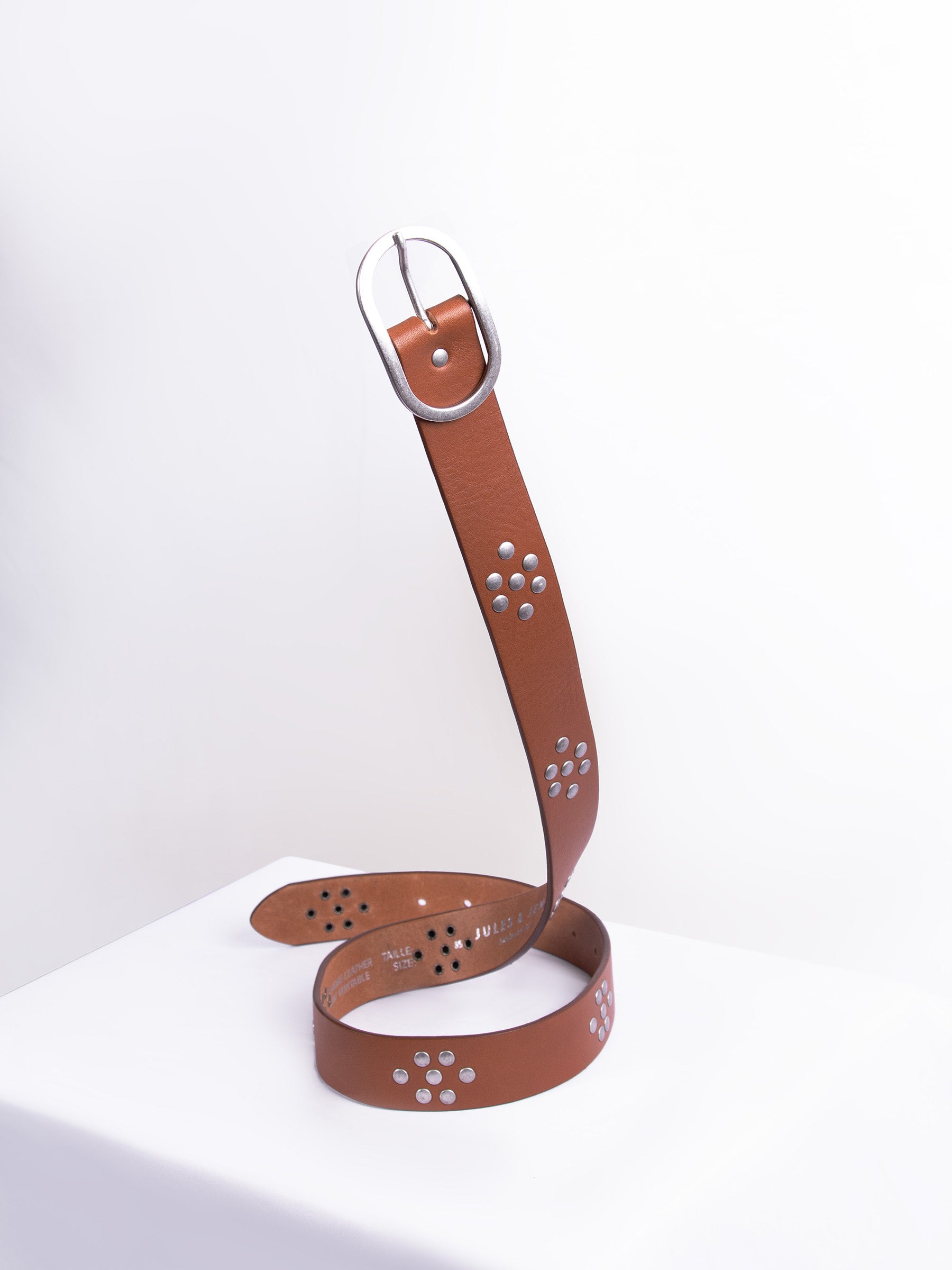 vue posée ceinture large cuir cloute camel jules jenn