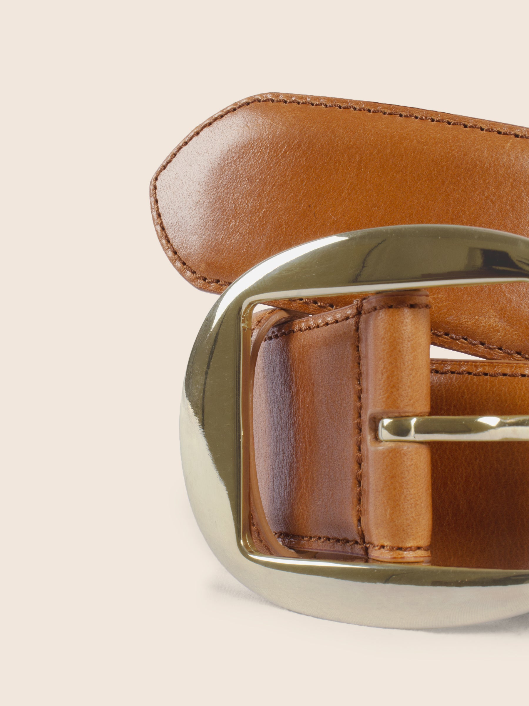 vue serrée ceinture cuir camel jules jenn
