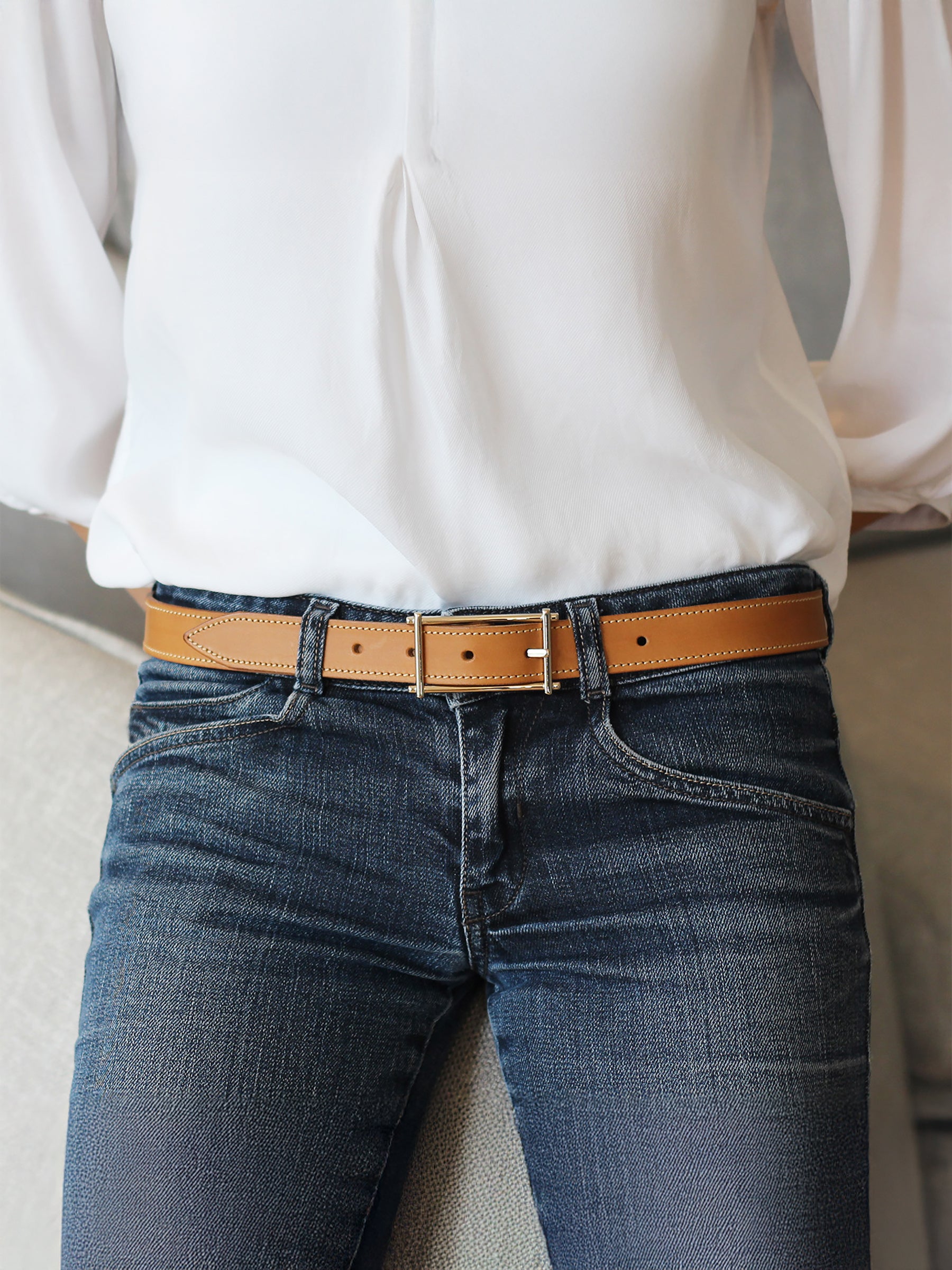vue portée de ceinture mademoiselle cuir beige