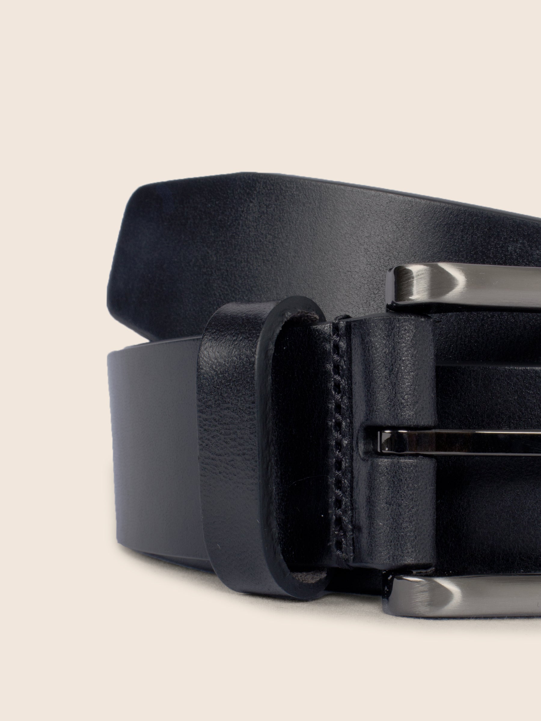 vue serrée ceinture cuir noir jules jenn