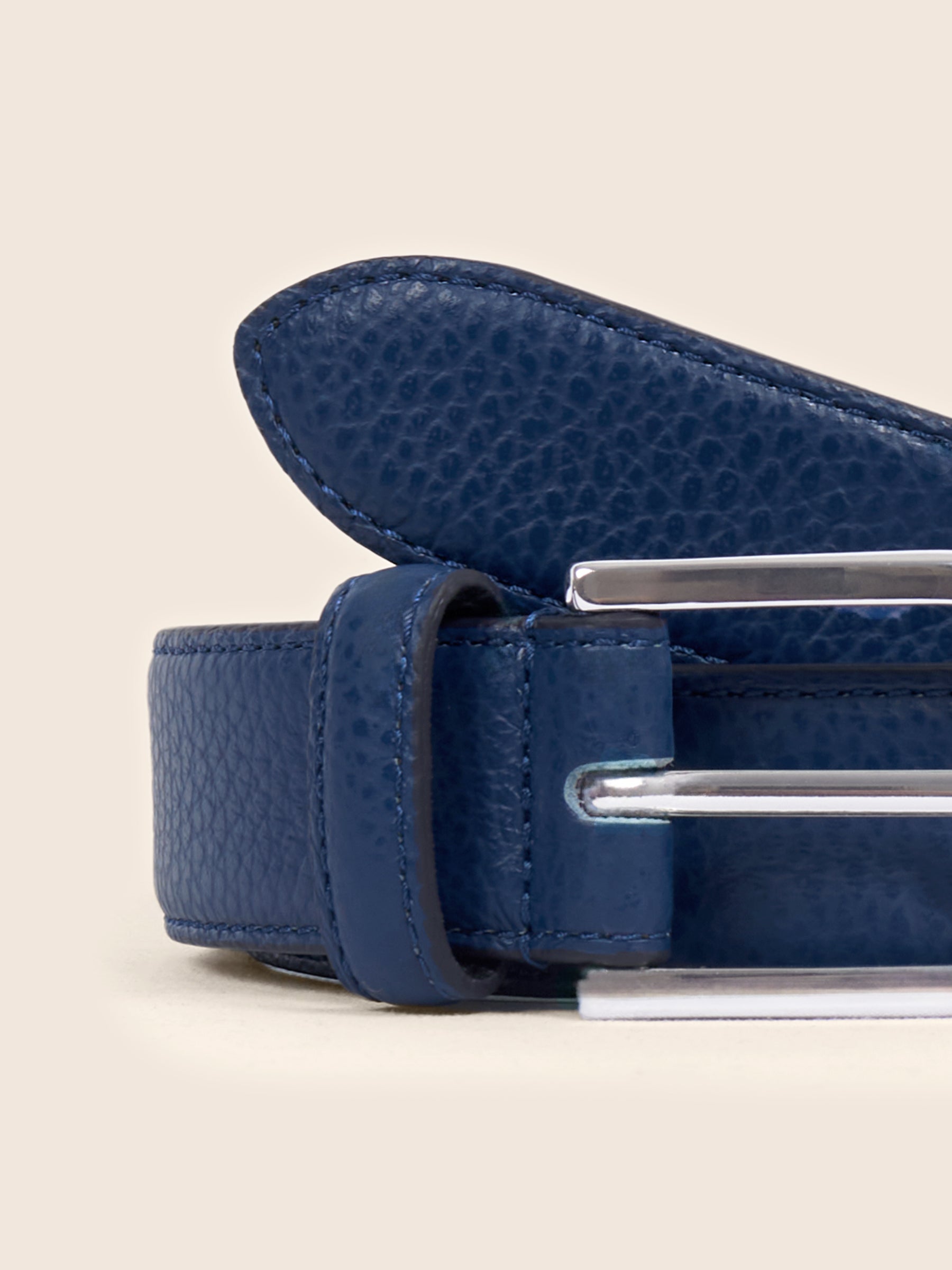photo vue détail ceinture oscar cuir grainé bleu jules jenn