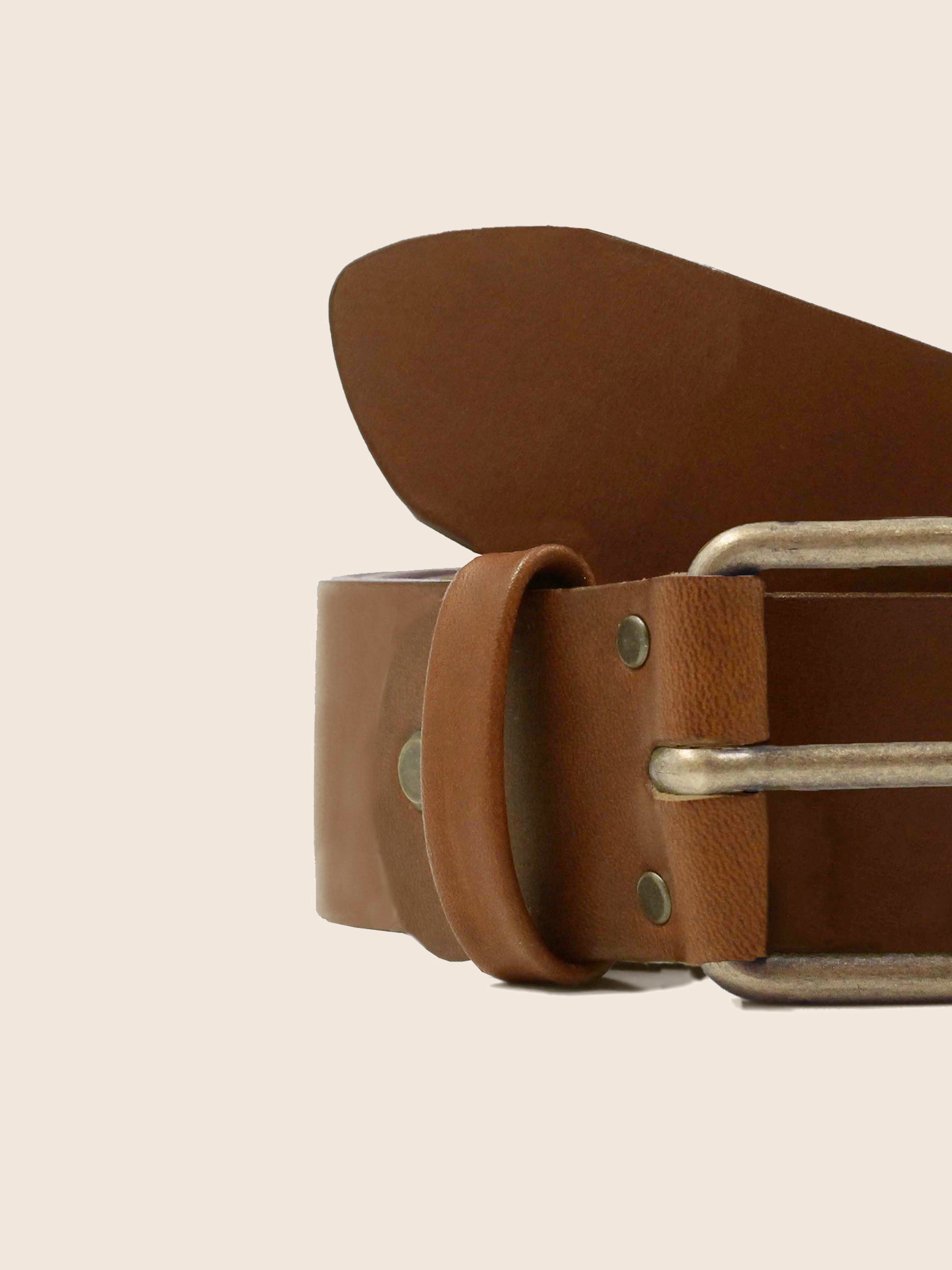 vue serree ceinture week-end cuir cognac jules jenn