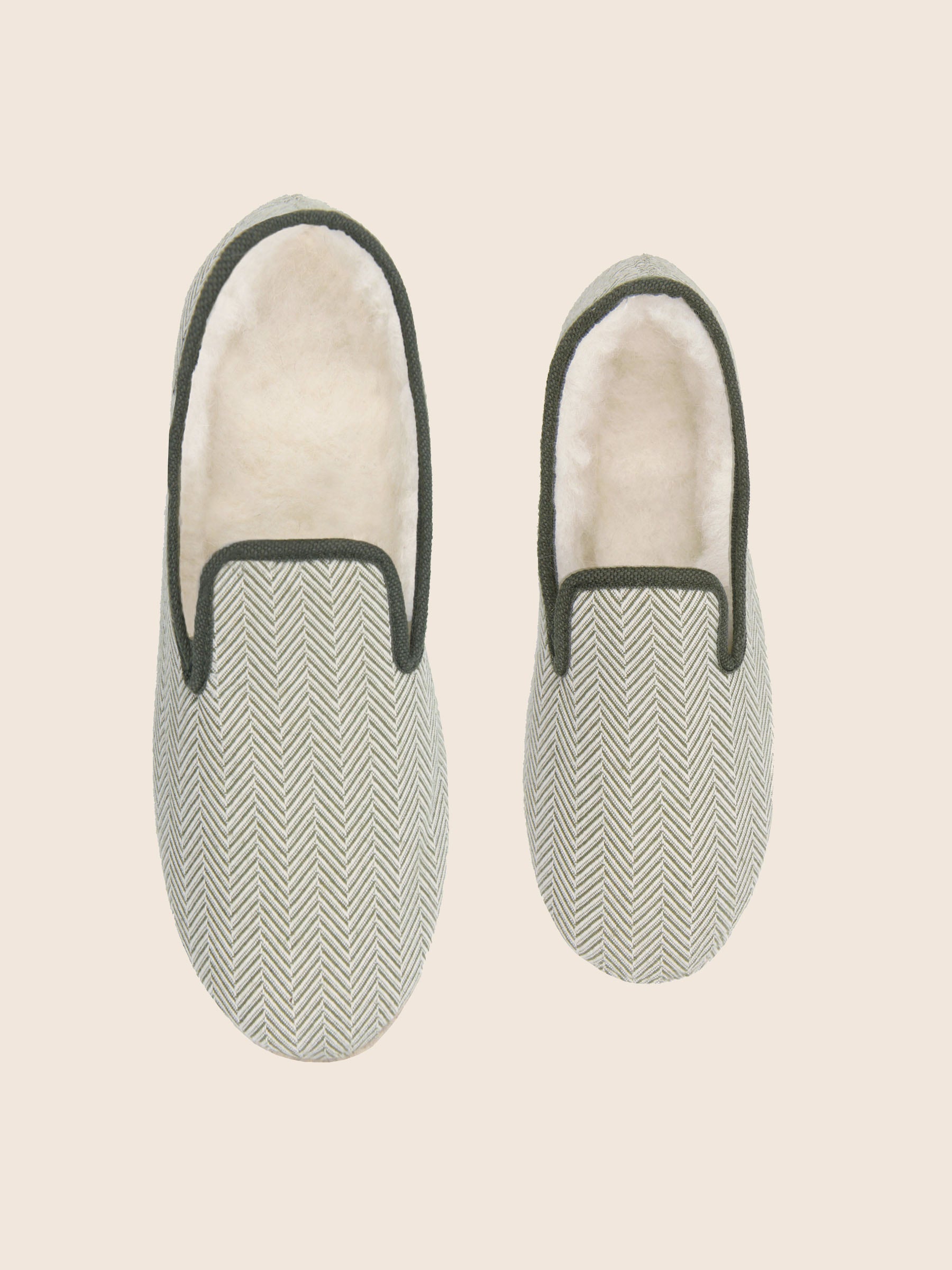 vue dessus charentaises blanc kaki jules jenn