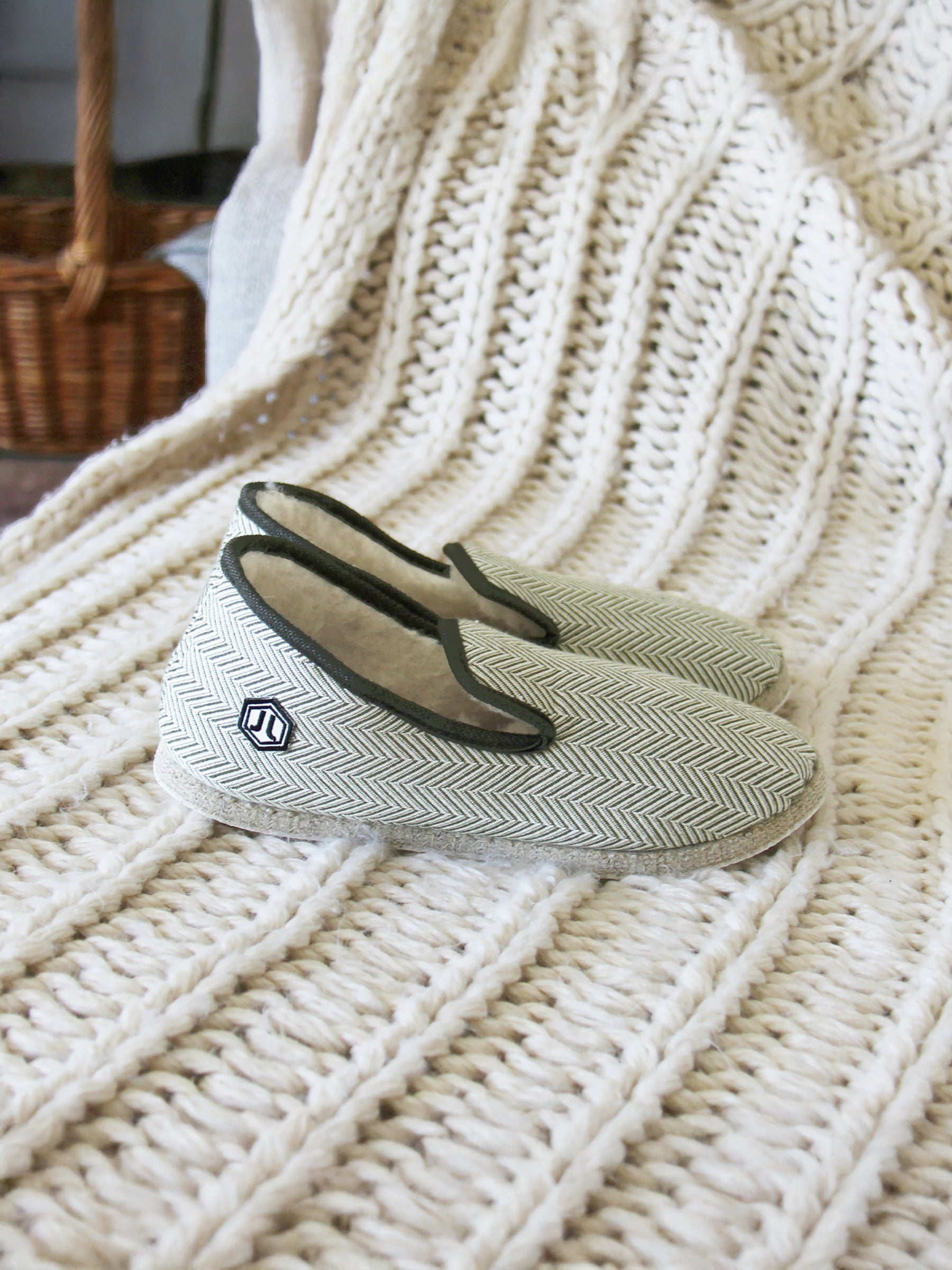 vue posée charentaises blanc kaki jules jenn