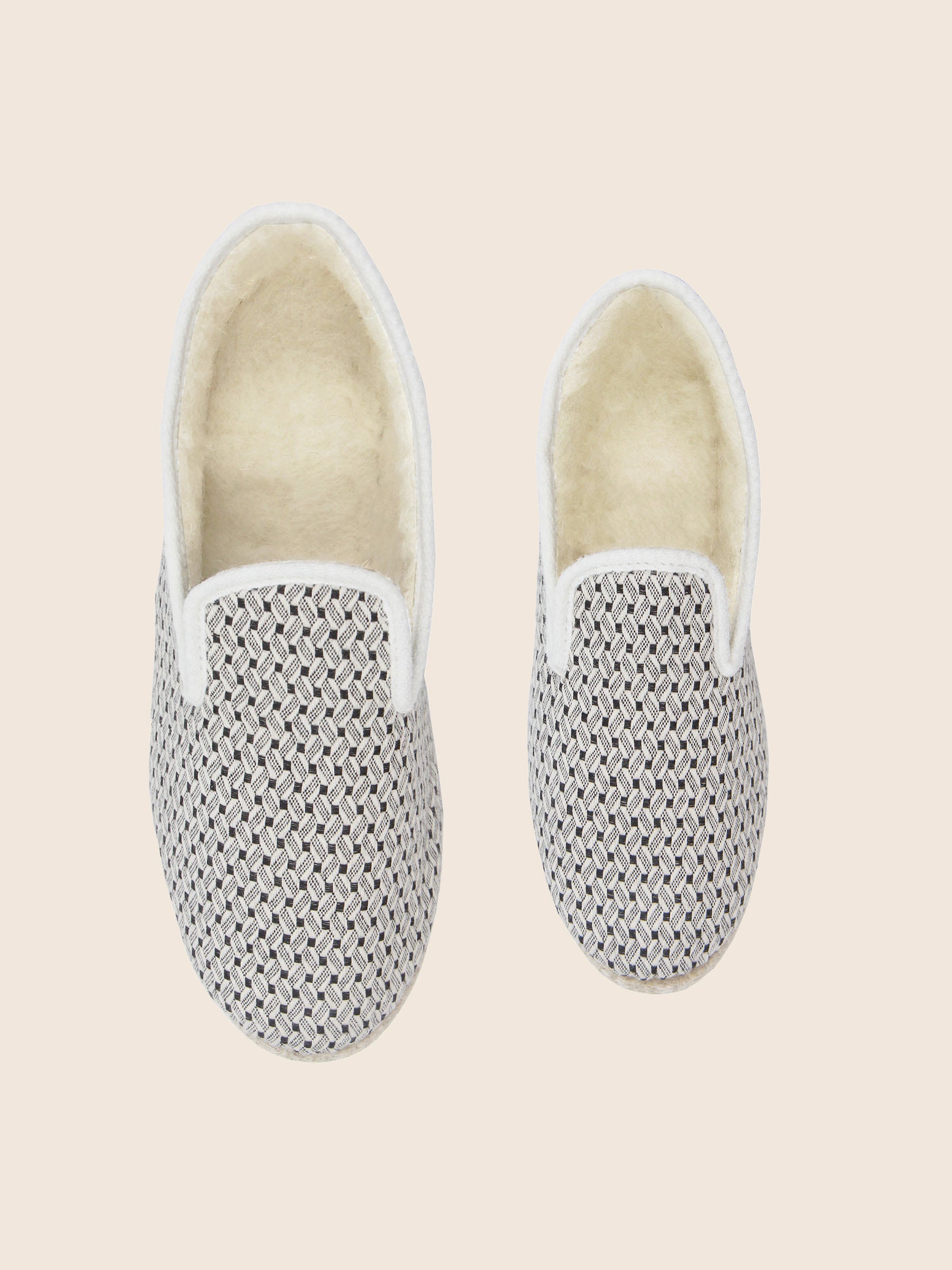 vue dessus charentaises blanc noir jules jenn