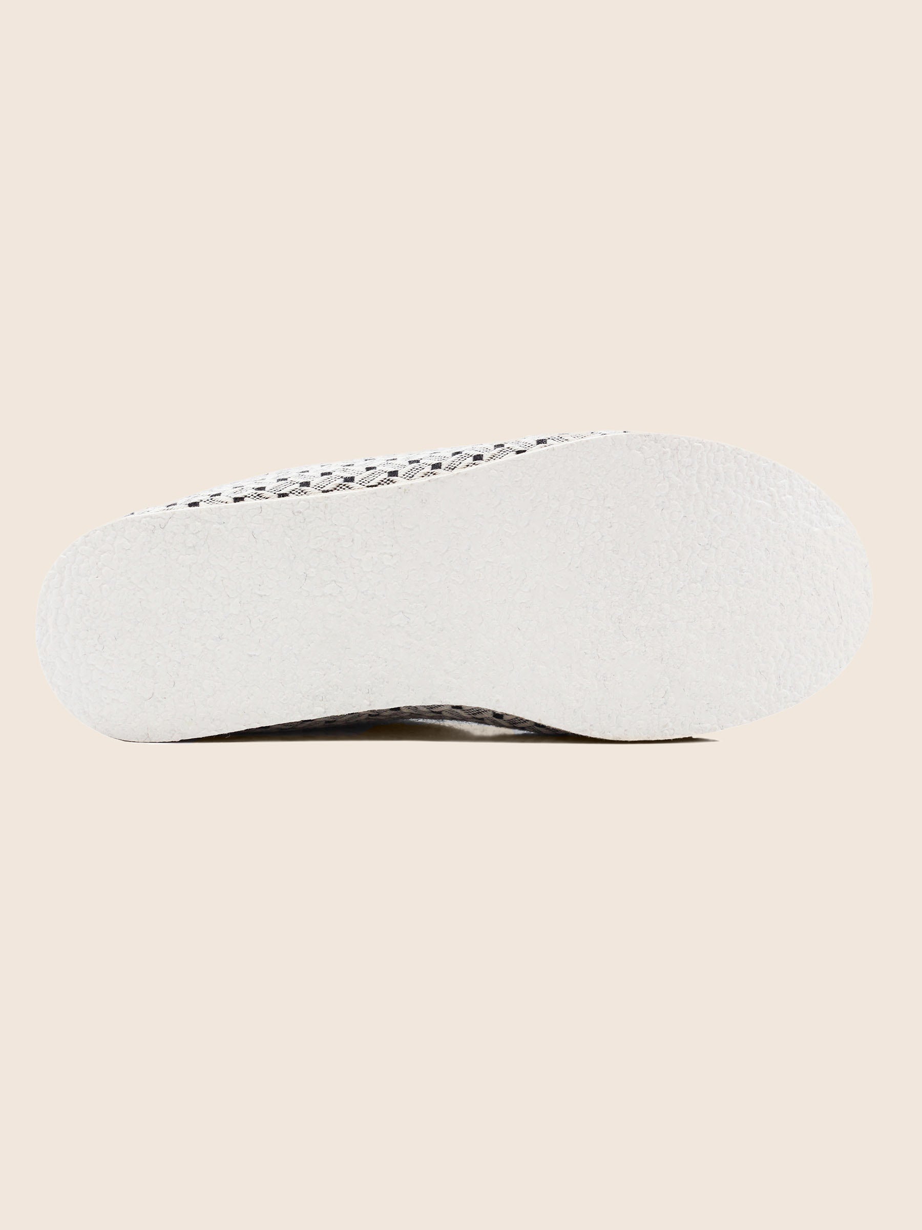 vue dessous charentaises blanc noir jules jenn