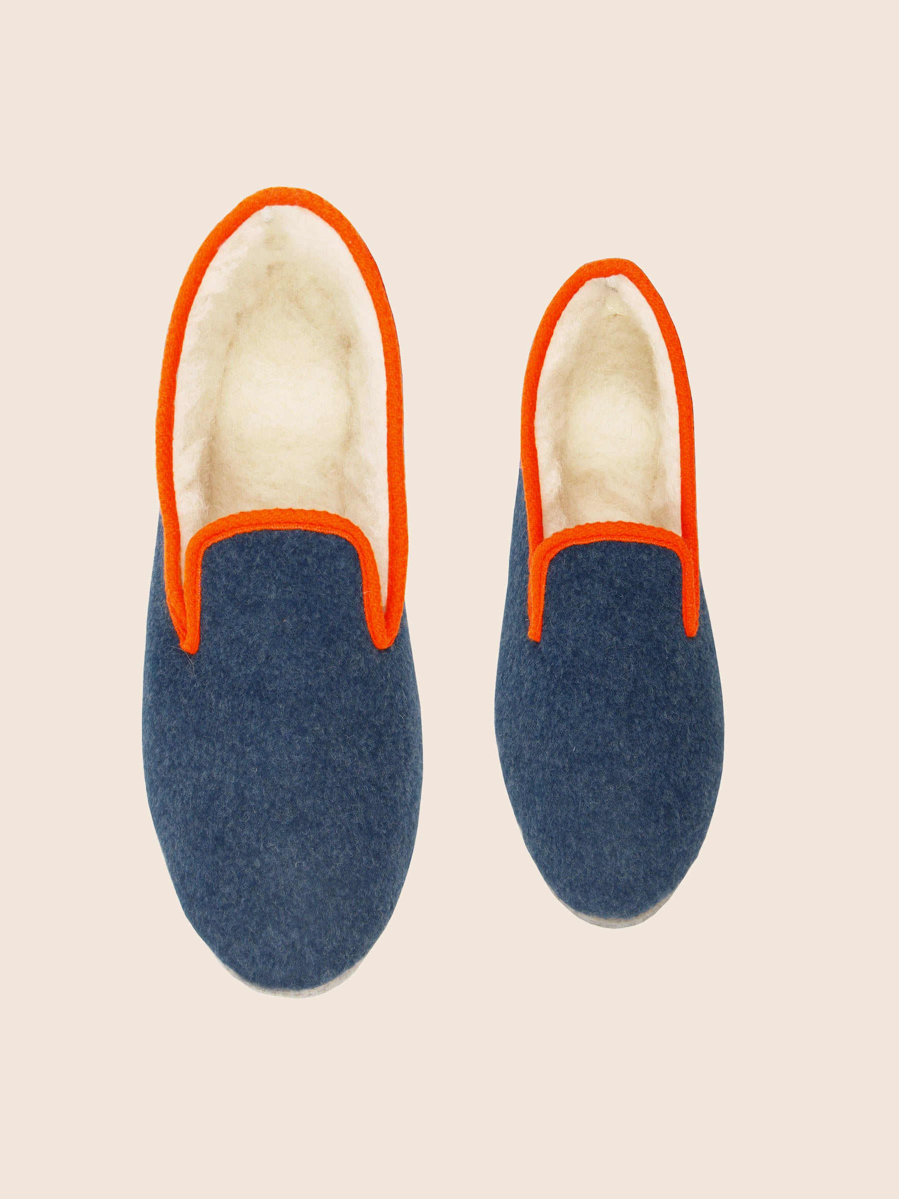 vue dessus charentaises bleu denim orange jules jenn
