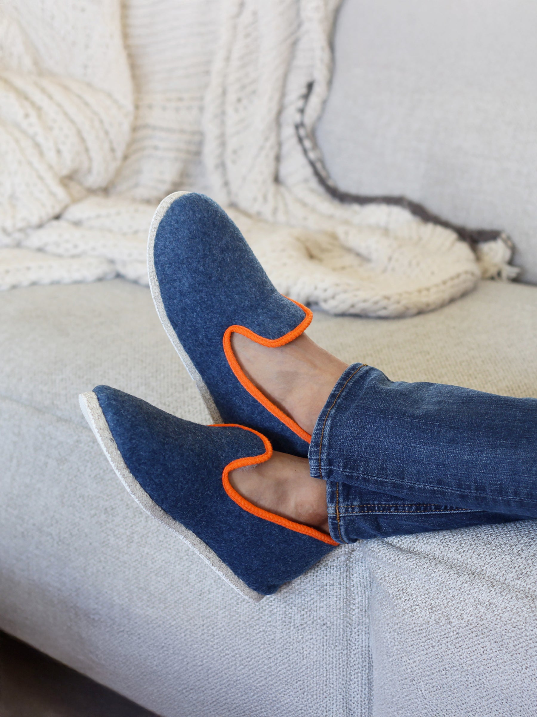 vue portée charentaises bleu denim orange jules jenn