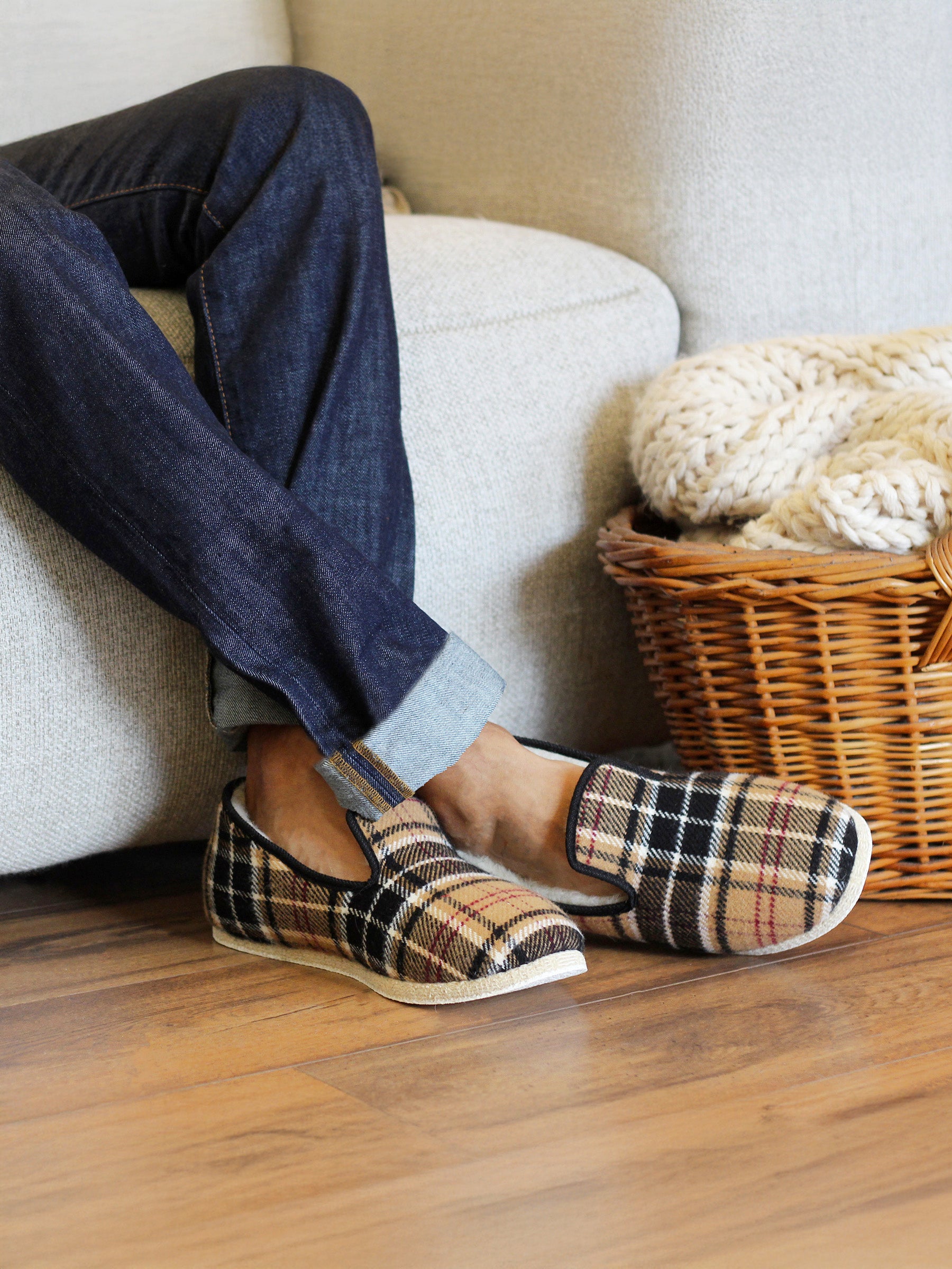 vue portée charentaises ecossais beige jules jenn