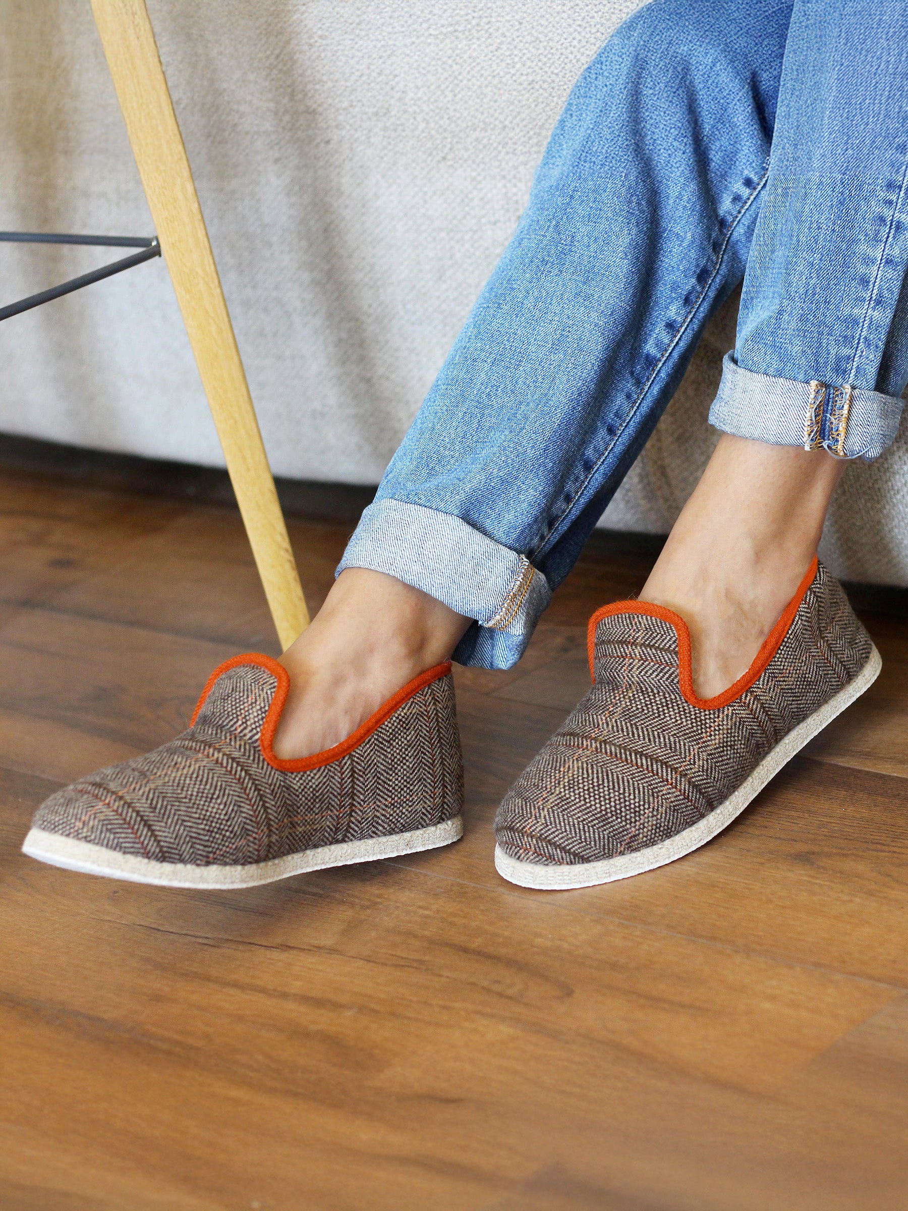 vue portée charentaises marron orange jules jenn