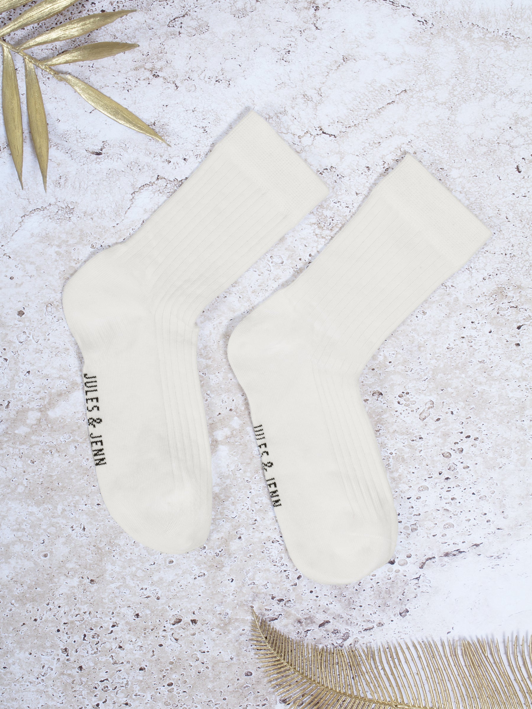 vue posée chaussettes cotelées écru jules jenn