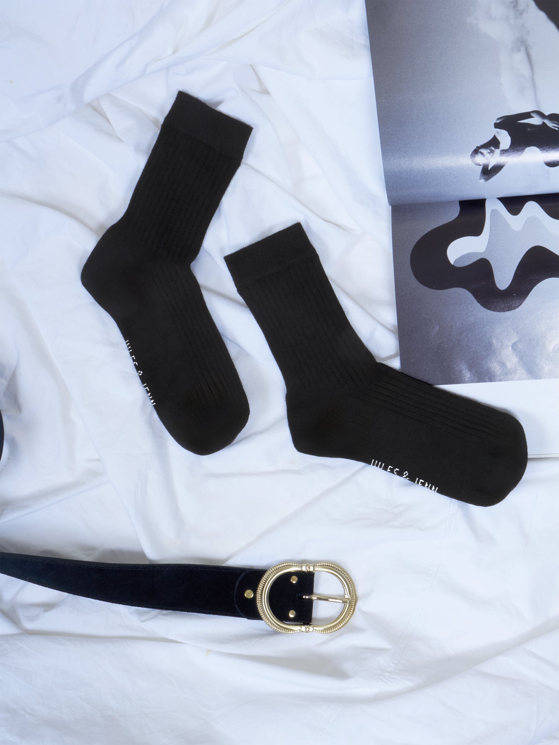 vue posée chaussettes cotelées noir jules jenn