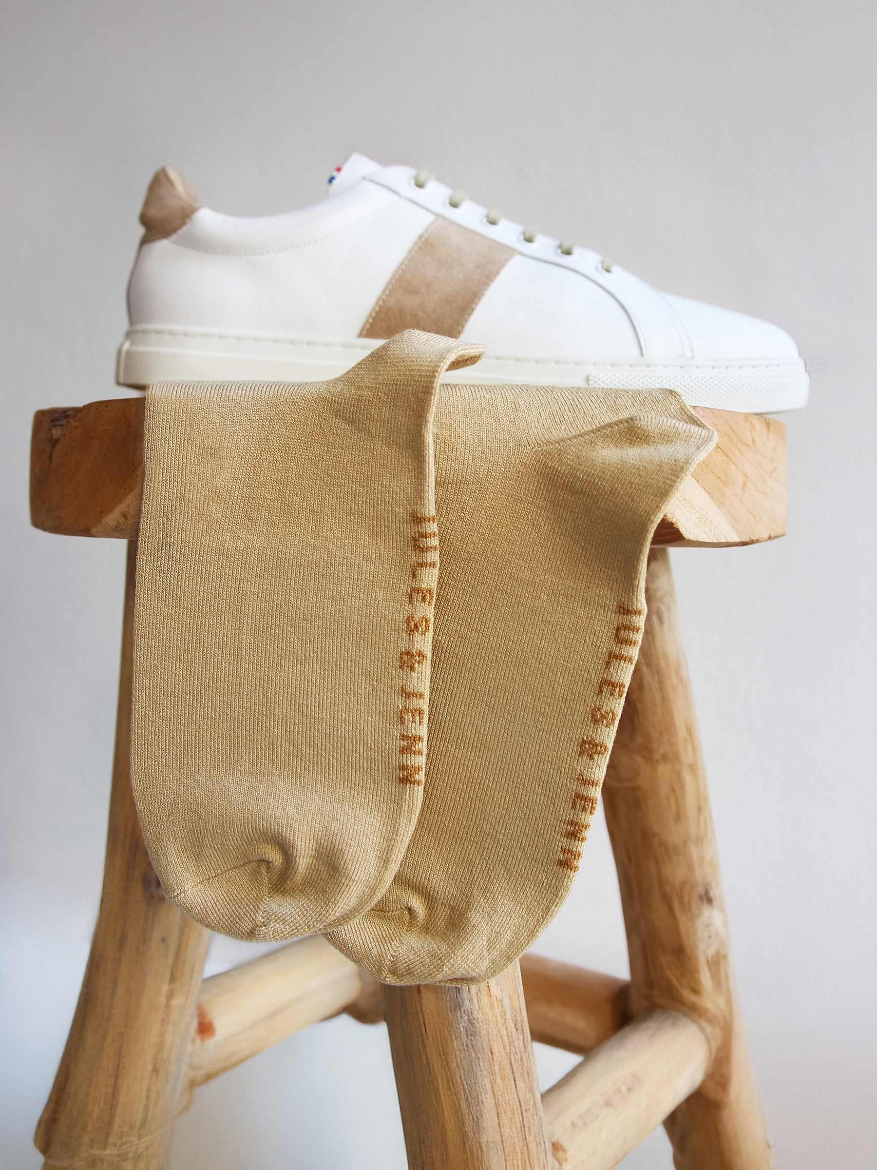 vue posée chaussettes fil ecosse beige jules jenn