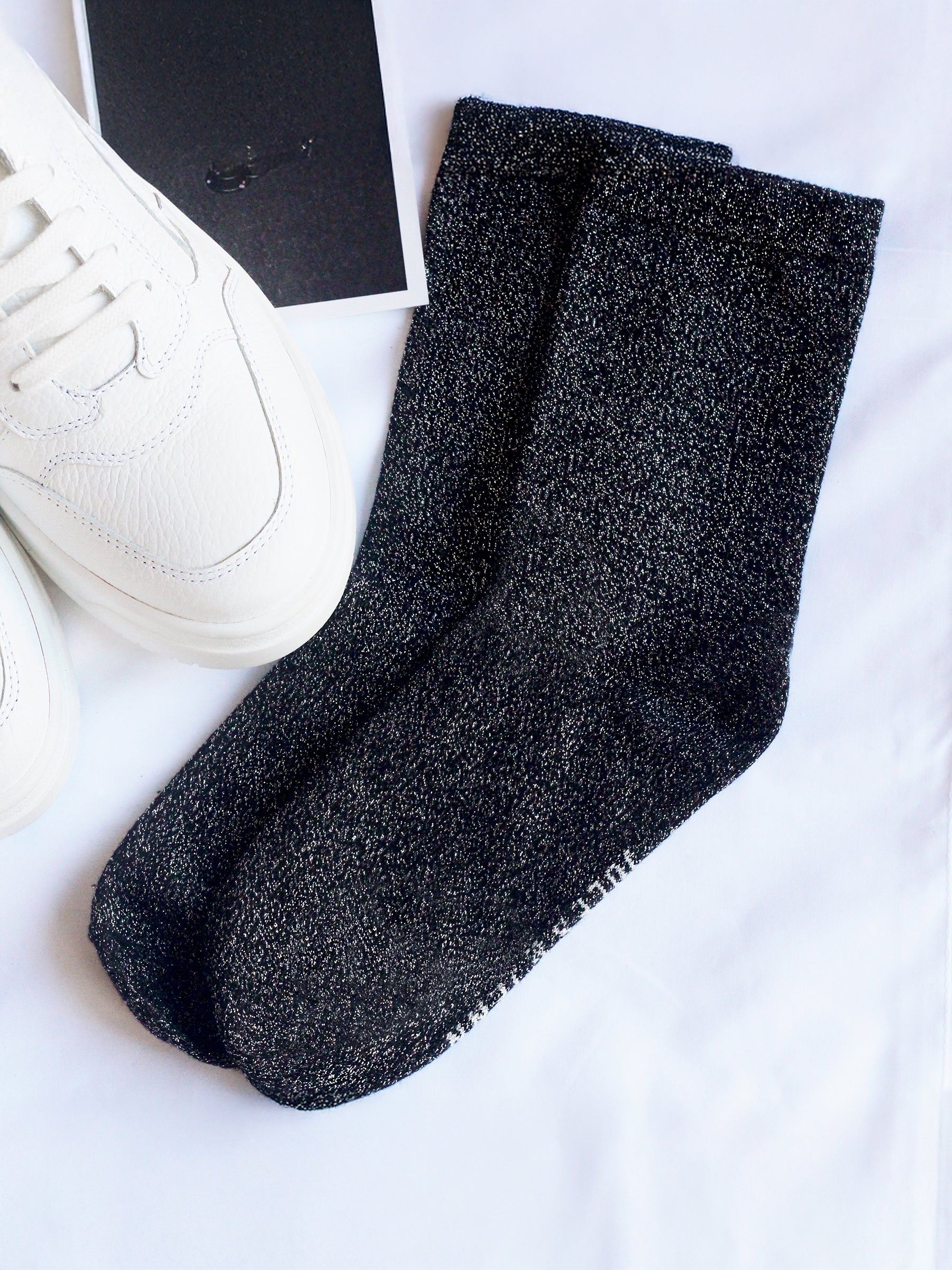 vue posée chaussettes lurex noir argente jules jenn